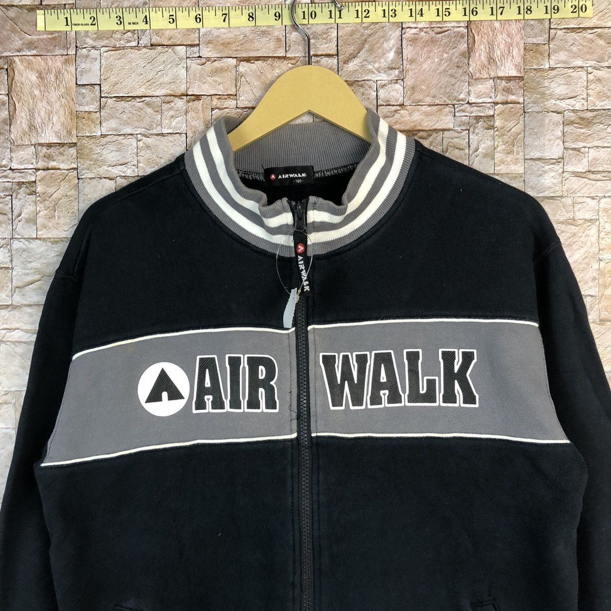 Airwalk Airwalk Black Zipper Sweatshirt sweater vintage #A500 Size US S / EU 44-46 / 1 - 5 Thumbnail
