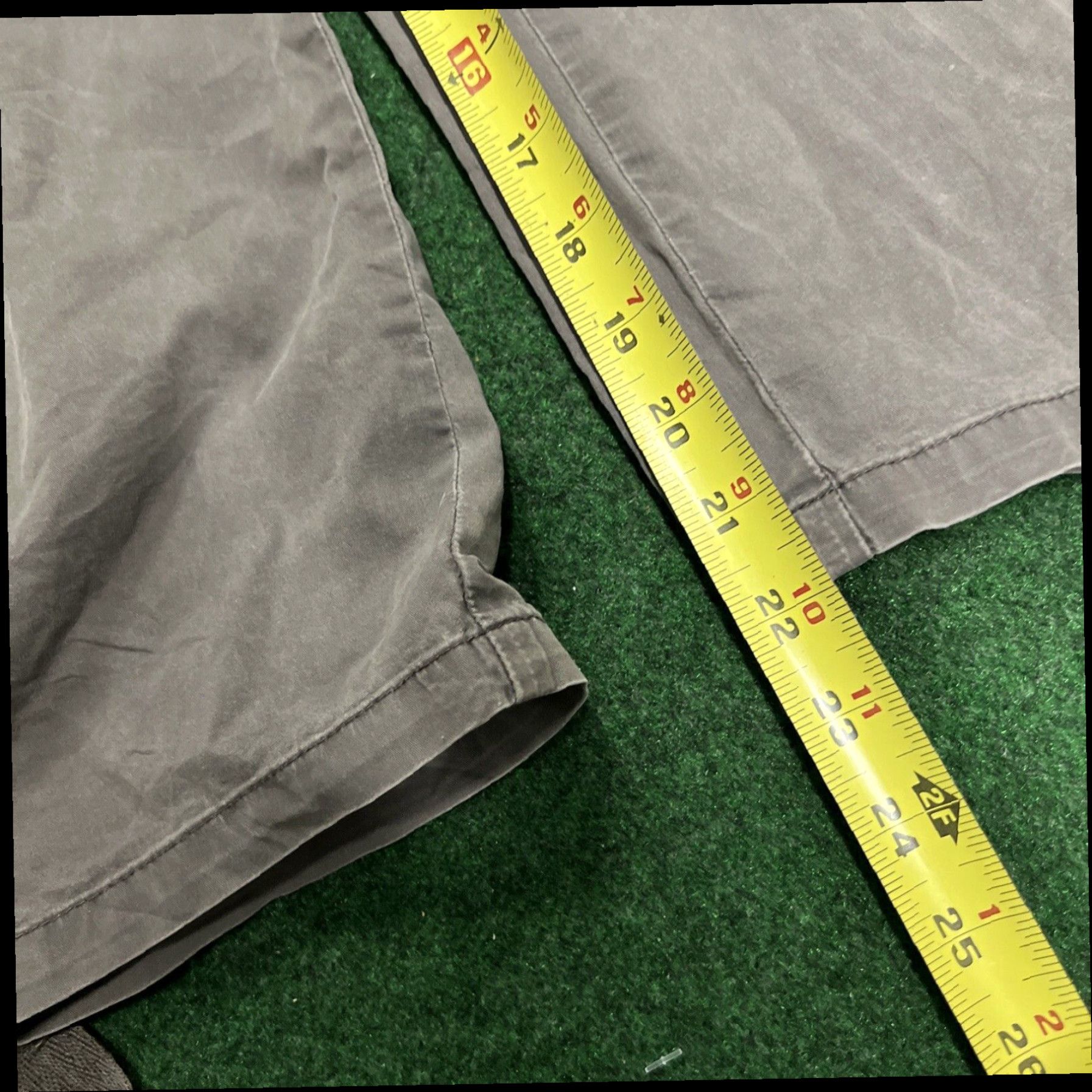 Lee Lee Just Below the Waist Stretch Gray Cuffed Capri Size 6 Size ONE SIZE - 7 Thumbnail