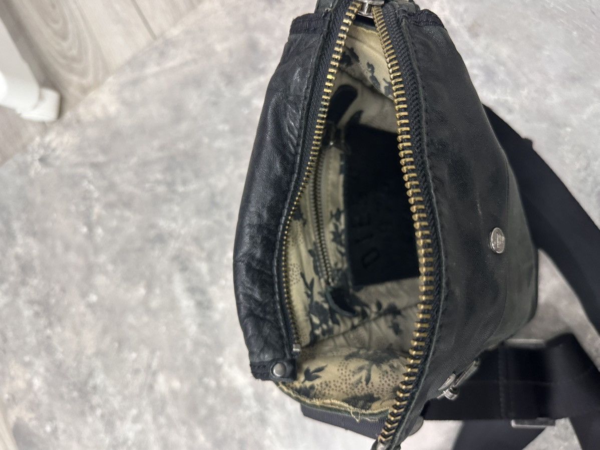 Diesel Diesel Very Rare Vintage 90s Leather Shoulder Messenger Bag Size ONE SIZE - 8 Thumbnail