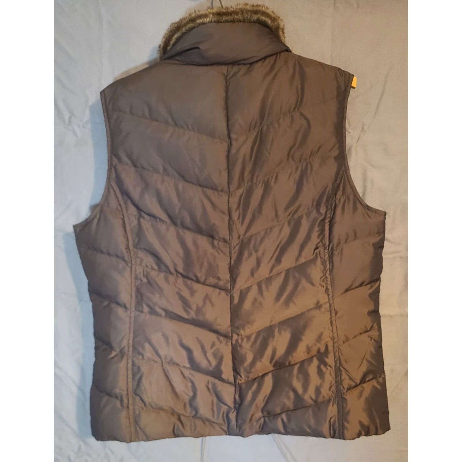 Eddie Bauer VINTAGE Eddie Bauer Womens XS Down Puffer Vest Brown Faux Fur Lined Collar See Photos Size L / US 10 / IT 46 - 2 Thumbnail