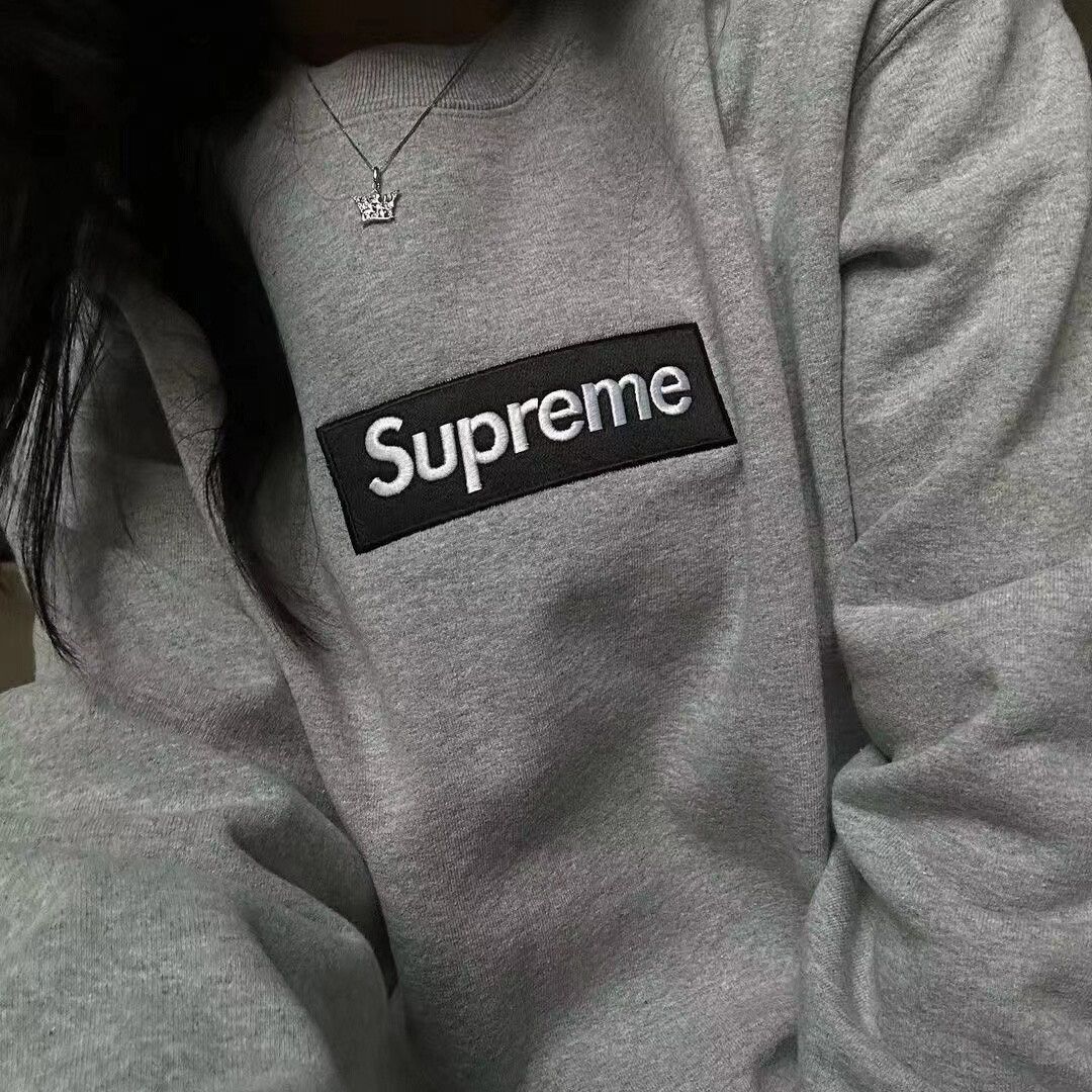 Supreme Supreme Logo Crewneck Sweatshirt and Beanie Size US M / EU 48-50 / 2 - 1 Thumbnail
