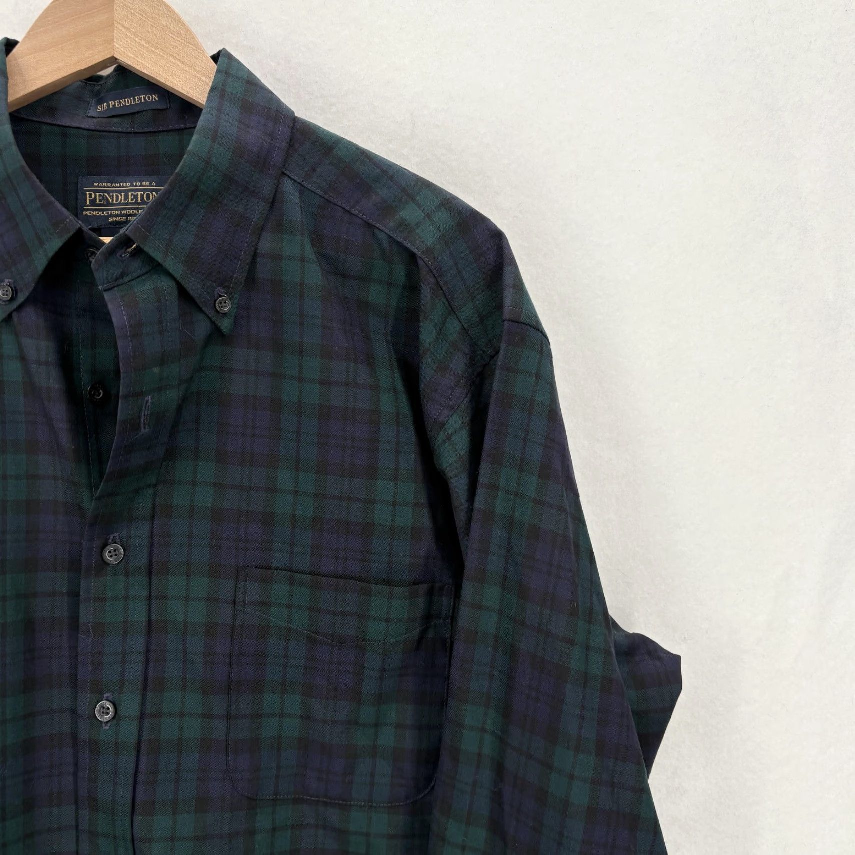 Pendleton VINTAGE Pendleton Shirt Mens Large Black Watch Tartan Wool Plaid Long Sleeve Button Down Size US L / EU 52-54 / 3 - 2 Thumbnail