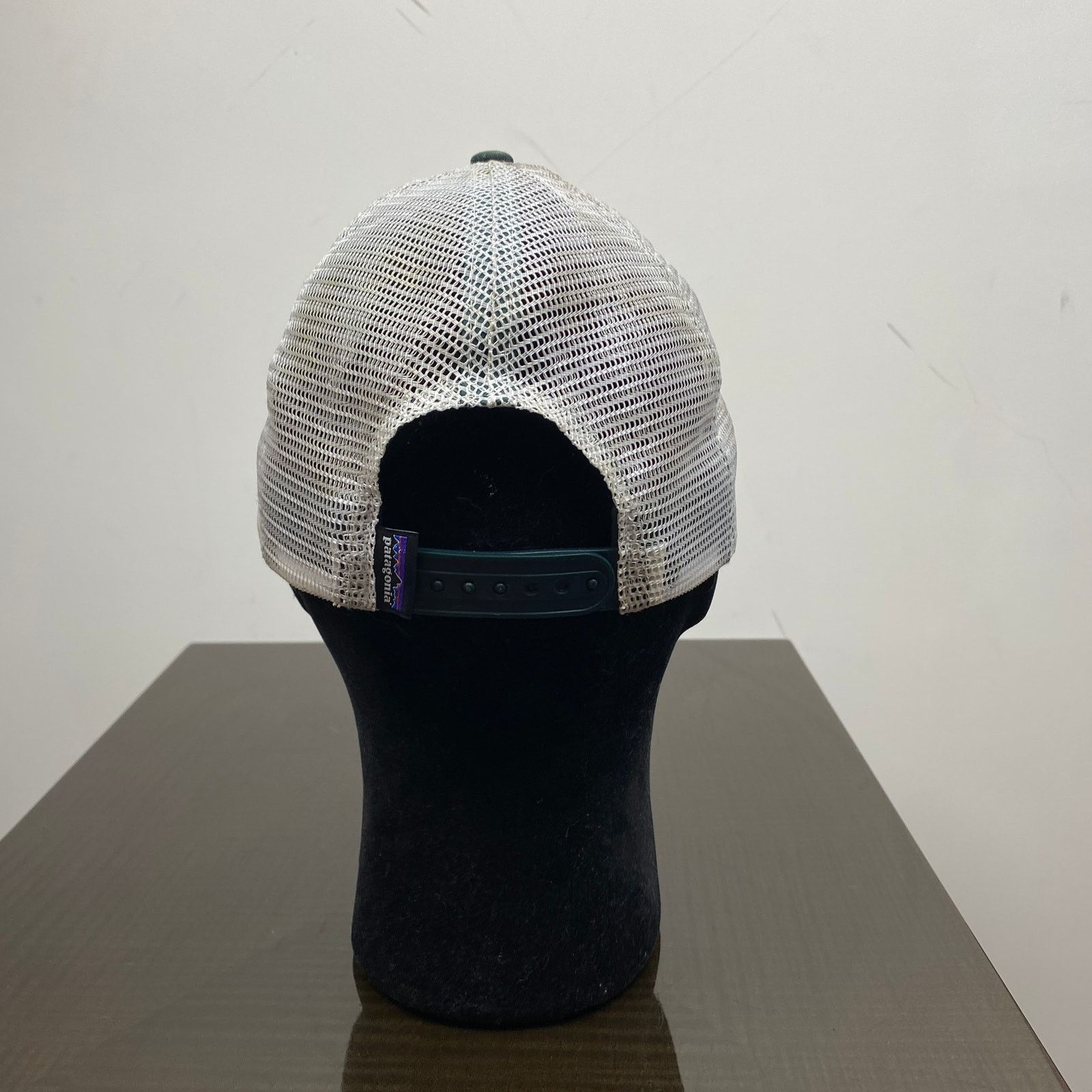 Patagonia Patagonia P-6 Logo Mesh Trucker Hat Snapback Gorpcore Size ONE SIZE - 4 Thumbnail
