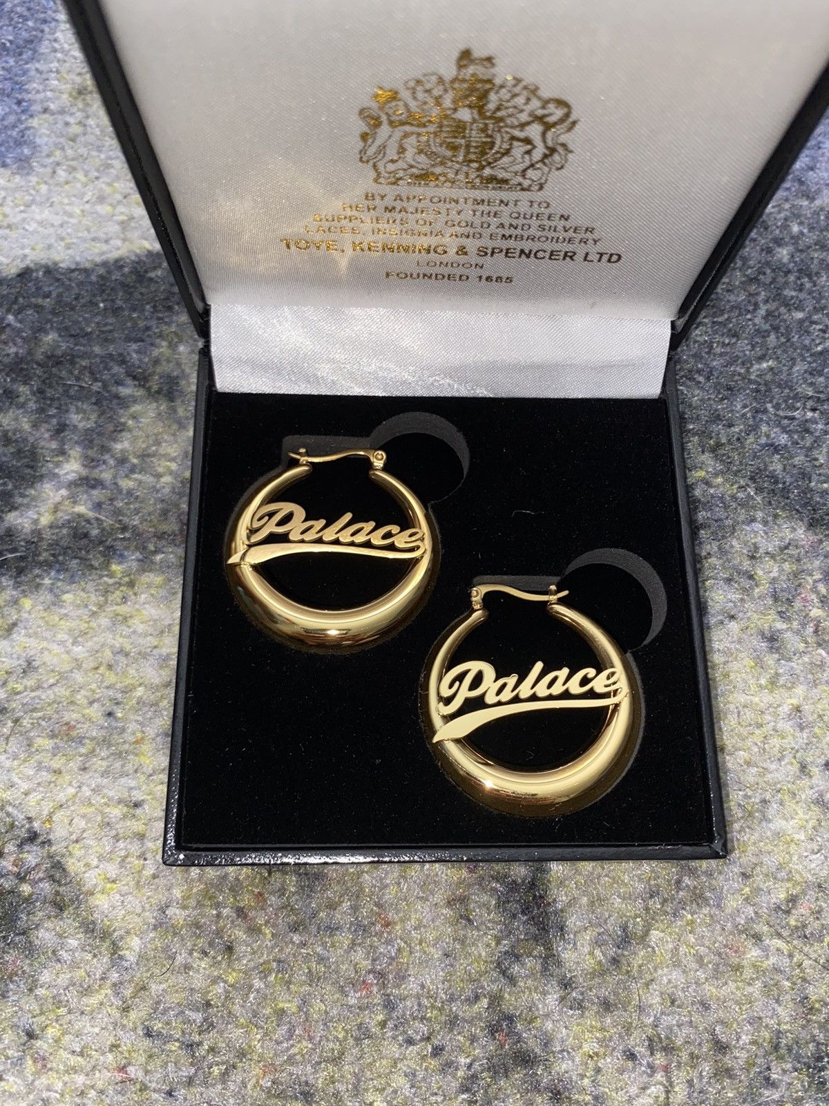 Palace Palace Script Hoop Earrings Gold Plated Size ONE SIZE - 1 Thumbnail