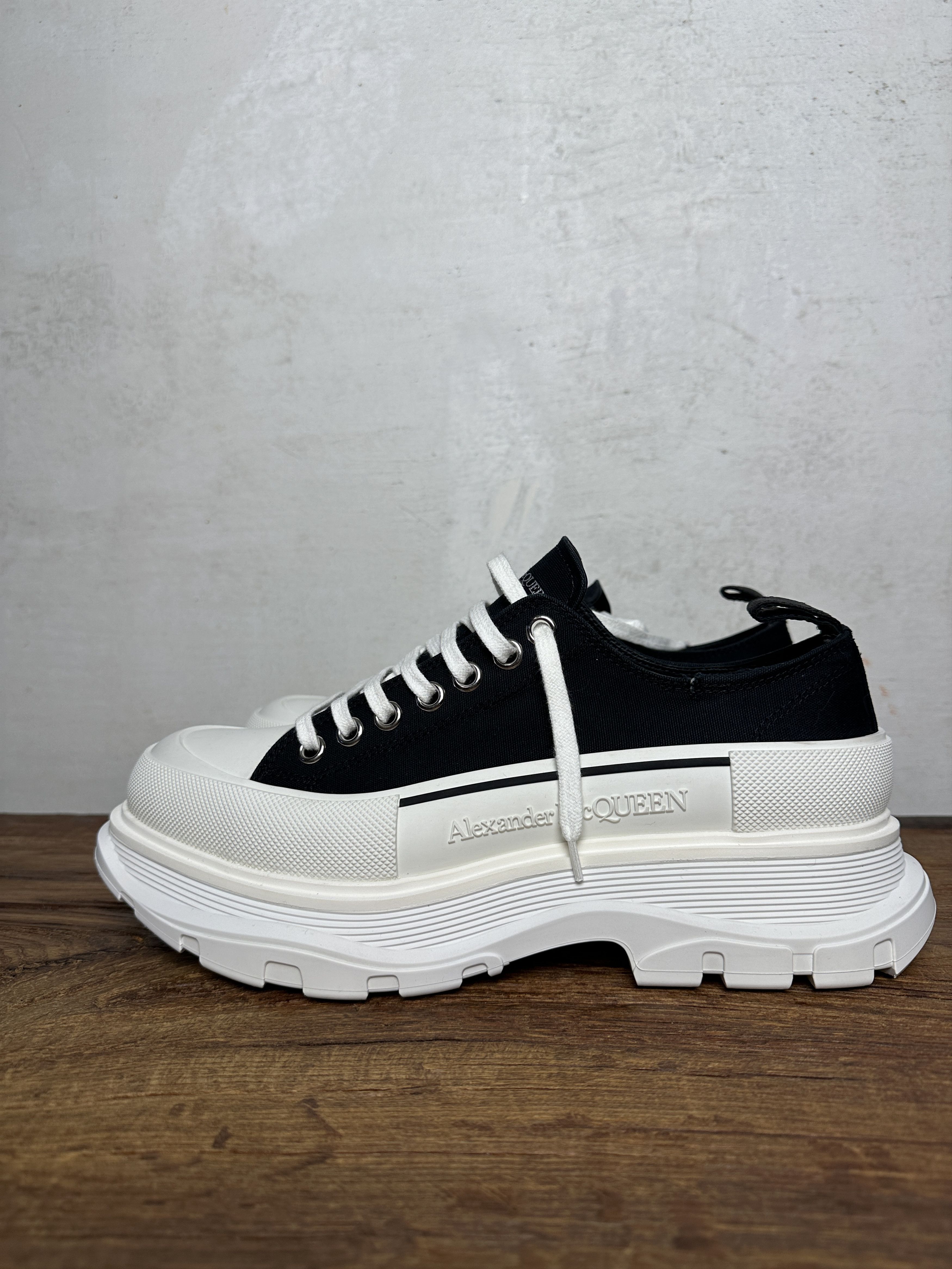 Alexander McQueen ALEXANDER MCQUEEN White Tread Slick Low Sneakers Size US 10 / EU 43 - 2 Thumbnail