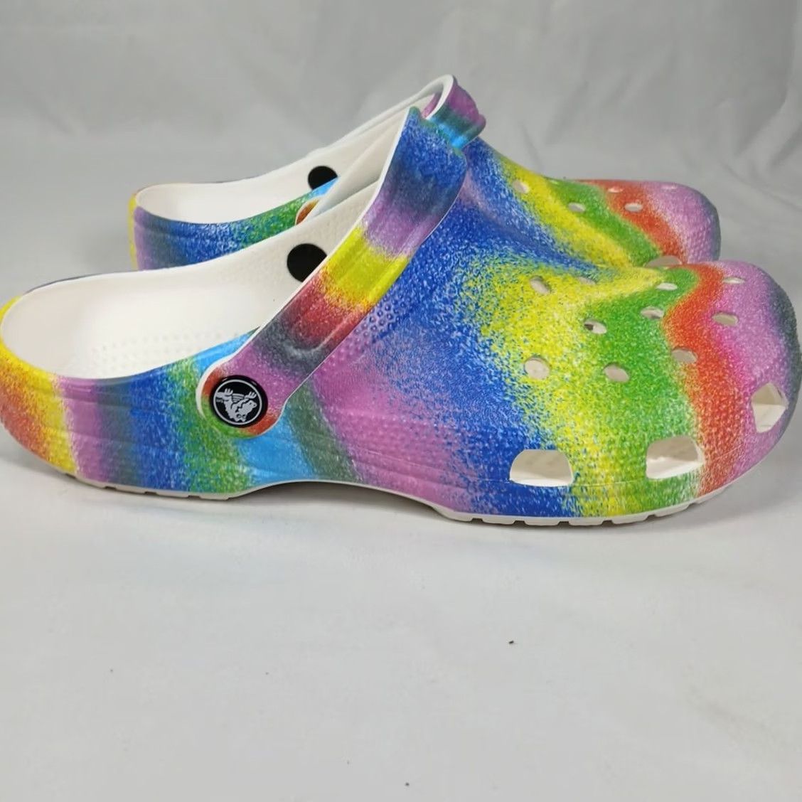 Crocs Crocs Classic Clog M8 W10 Multicolor Spray Tie Dye Rainbow Sandals Size US 10 / IT 40 - 6 Thumbnail