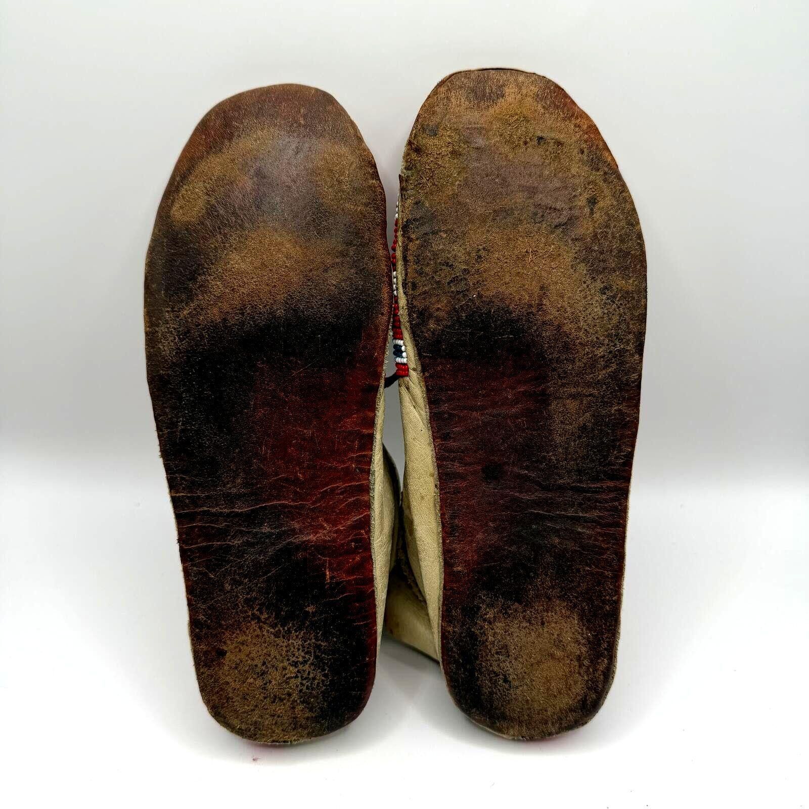 The Unbranded Brand Northern Plains Moccasins Unisex Sioux Plains Hide Beaded Size ONE SIZE - 4 Thumbnail