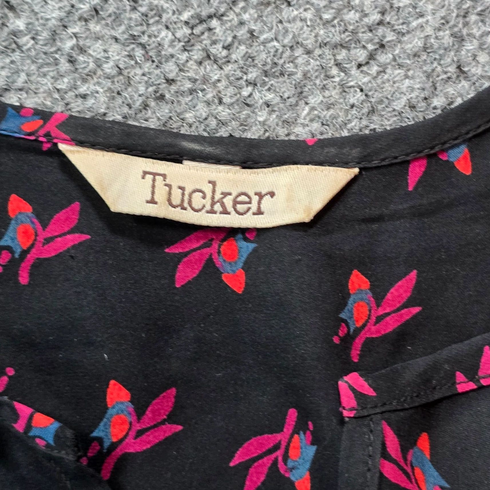 Vintage Tucker Top Womens Size S Black Pink Floral Silk Sheer Career Casual Shirt Blouse Size S / US 4 / IT 40 - 3 Thumbnail