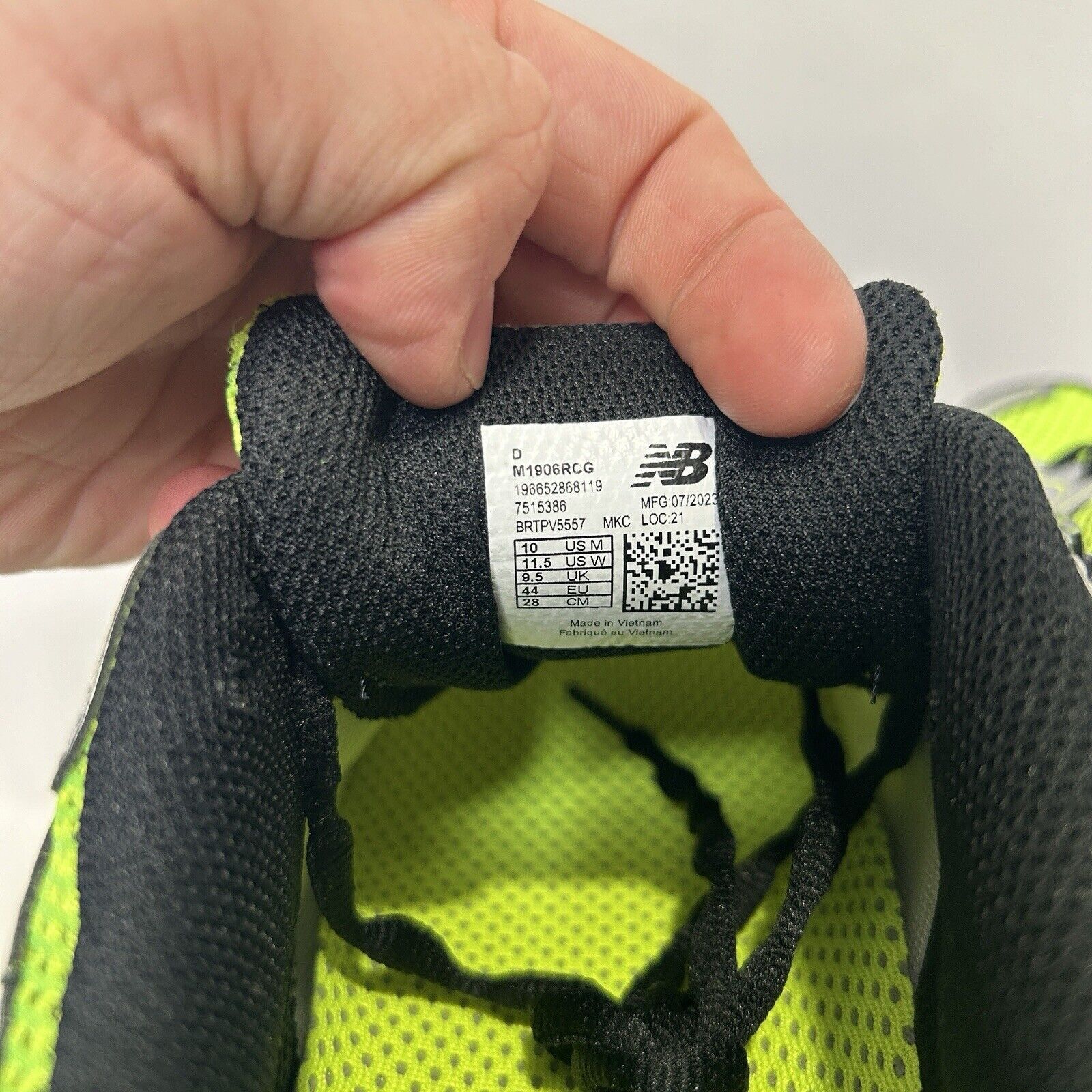 New Balance New Balance 1906R “Volt Black/Neon Green” 2024 Size US 10 / EU 43 - 6 Thumbnail