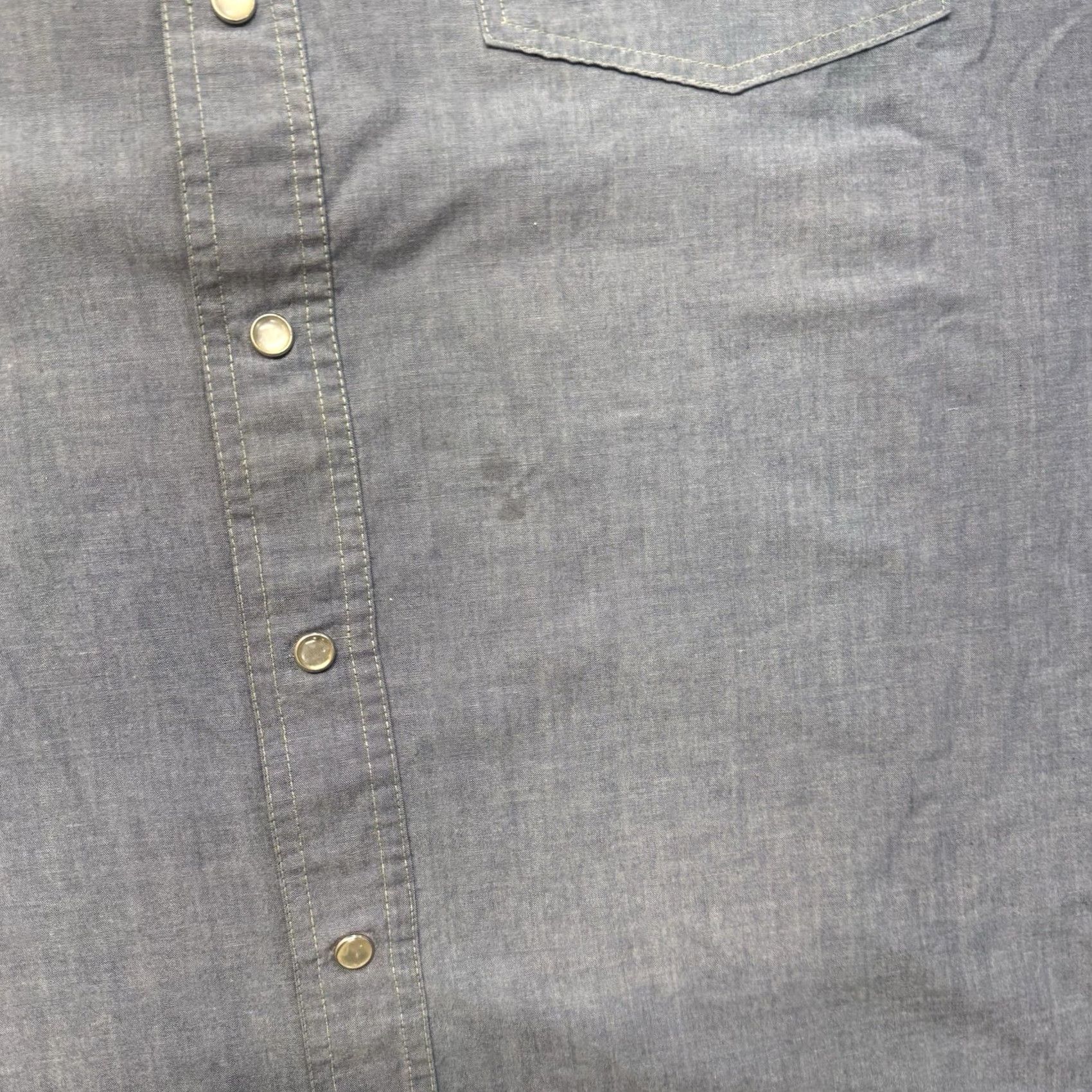 Vintage VINTAGE Key Chambray Work Shirt Mens XL Pearl Snap 70s Western Blue Cowboy USA Shirt Mens XL Blue Chambray Pearl Snap Western 70s Cowboy USA Size US XL / EU 56 / 4 - 4 Thumbnail