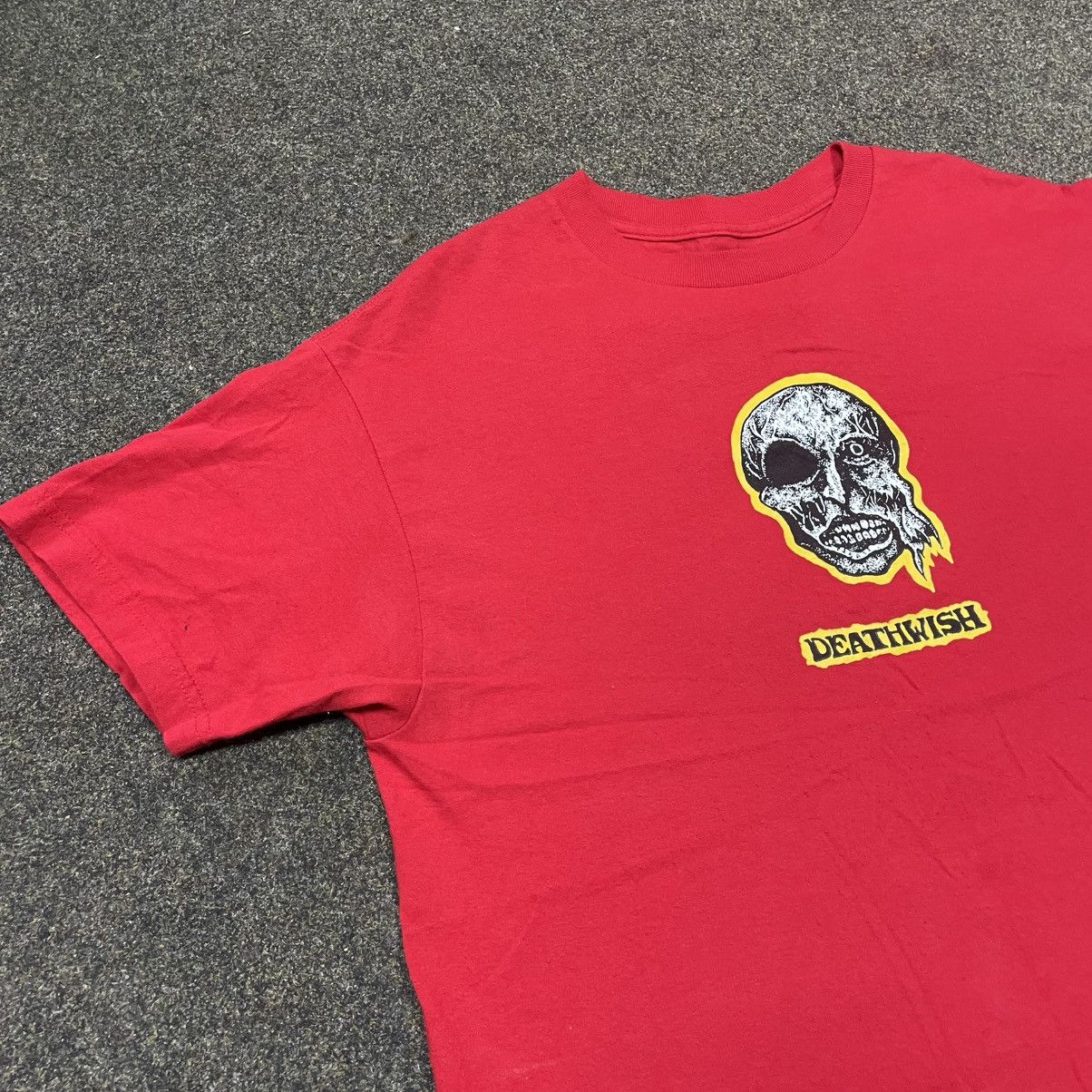 Band Tees Vintage Y2K DEATHWISH SKELETON CREEPY ABSTRACT HORROR BONES Size US L / EU 52-54 / 3 - 2 Thumbnail