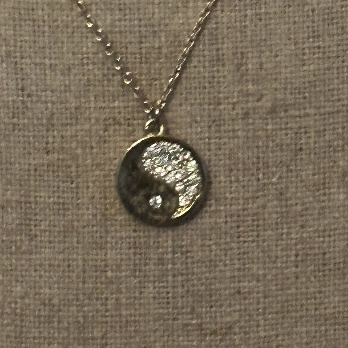 Other Dainty gold tone Yin Yang pendant necklace Size ONE SIZE - 2 Thumbnail