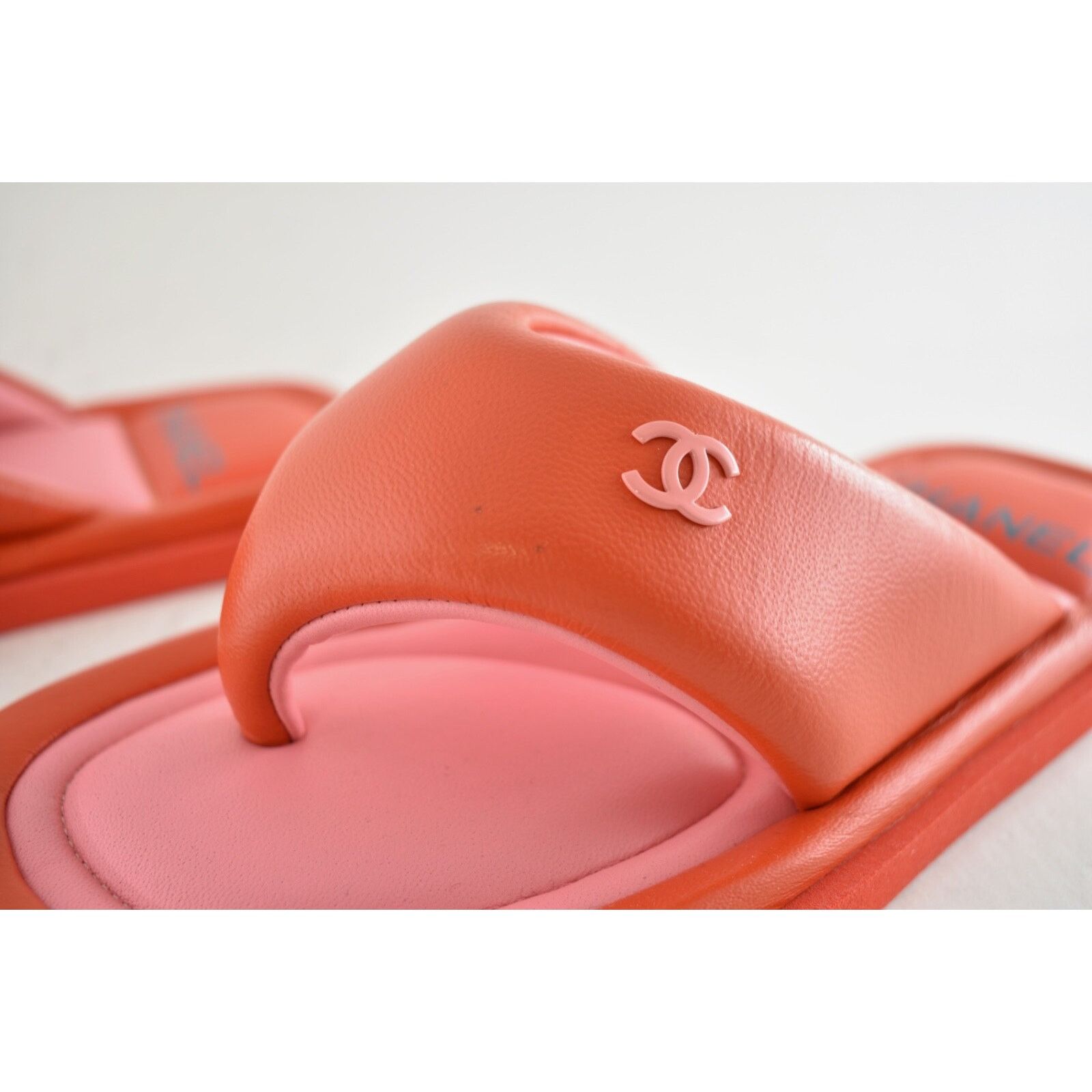Chanel Chanel 22P Pink Red Lambskin Padded Pool Thong Logo Size US 7 / IT 37 - 13 Thumbnail