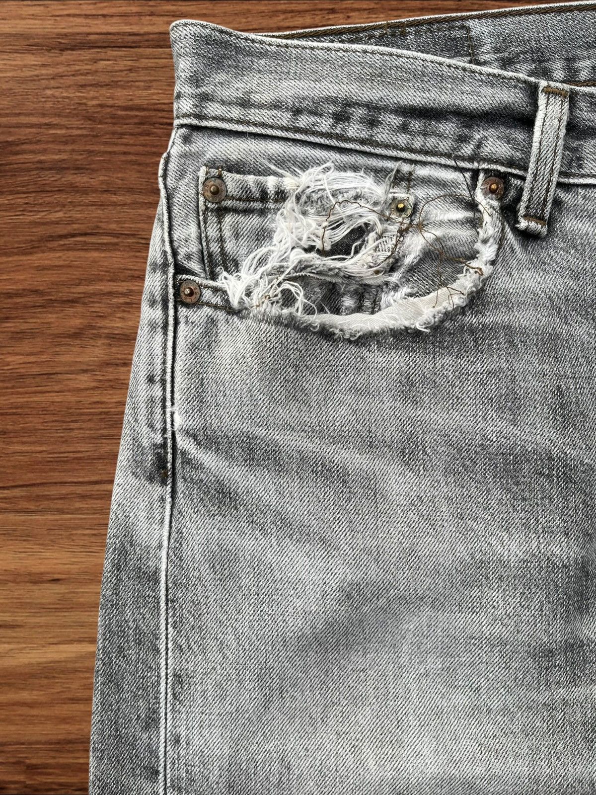 Levi's × Levi's Vintage Clothing × Vintage Vintage 90s Levi’s 505 Grey Wash Distressed Frayed Leg Jeans Size US 35 - 5 Thumbnail