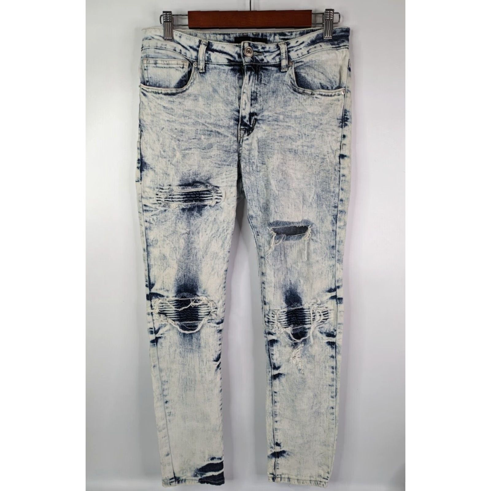 Forever 21 Forever 21 Men Jeans Slim Moto Distressed Bleached Light Wash Denim Size 30 Size US 30 / EU 46 - 2 Thumbnail