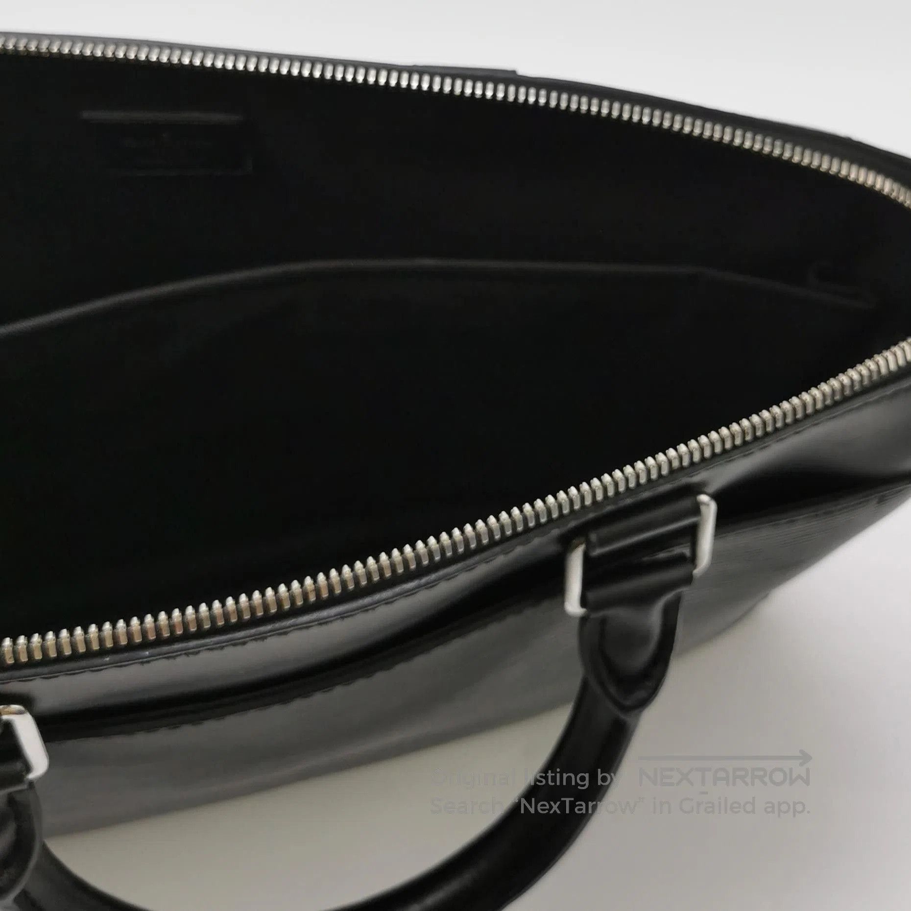 Louis Vuitton Louis Vuitton Large Black Leather Structured Handbag. Size ONE SIZE - 5 Thumbnail