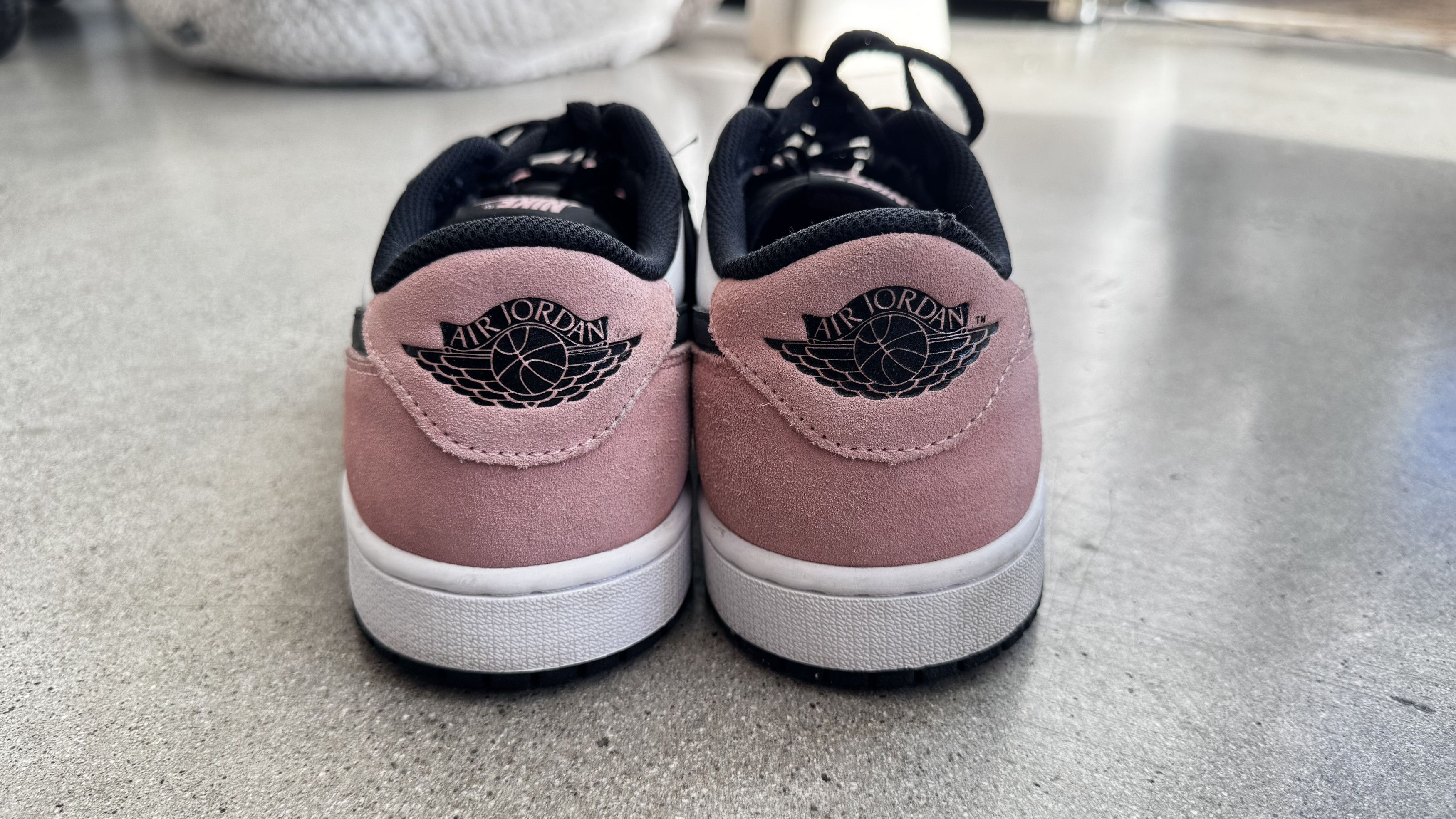 Nike Nike Air Jordan 1 Low Pink/Blush Size US 10 / EU 43 - 5 Thumbnail