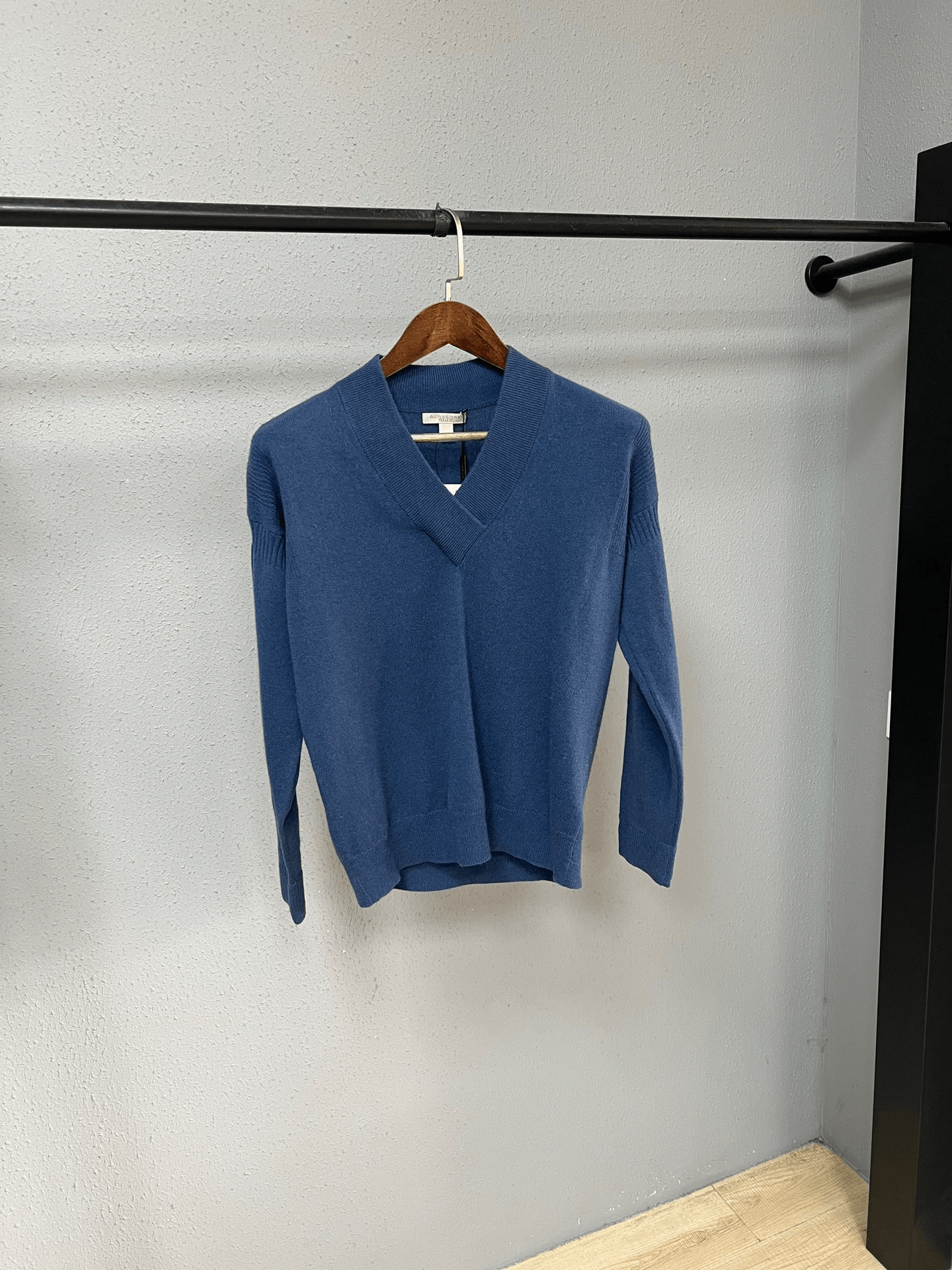 Burberry Burberry Knit Sweater M Women Size M / US 6-8 / IT 42-44 - 1 Thumbnail