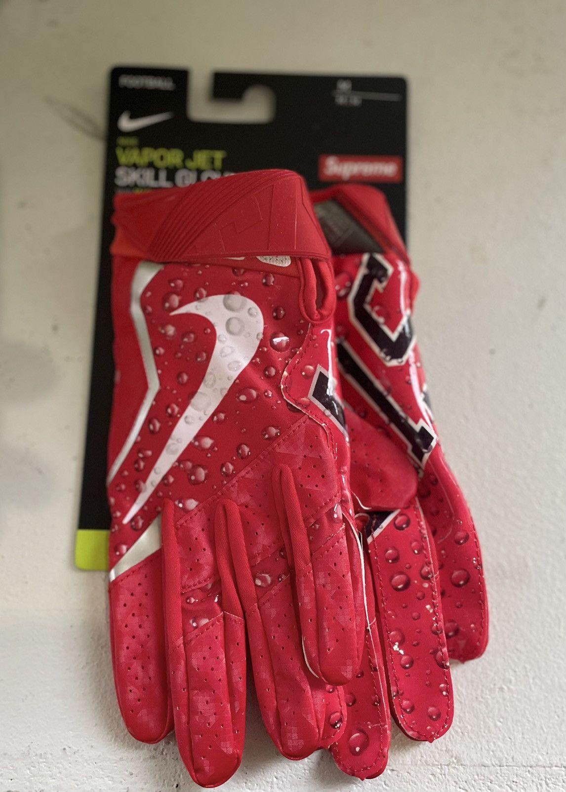 Supreme ×Nike vapor jet skill glove Supreme Nike Vapor Jet 4.0 Football Gloves Black | eBay