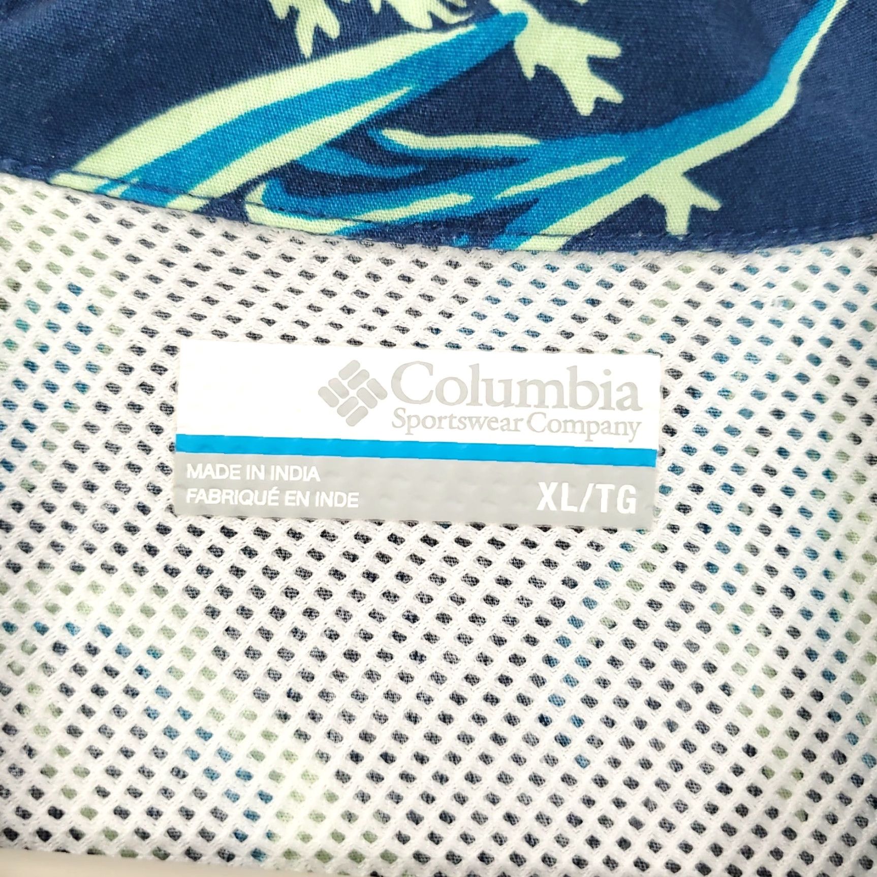 Vintage Columbia Button-Up Shirt Mens XL Blue Green Abstract Floral Swordfish PFG Casual Travel Short Sleeve Collared Size US XL / EU 56 / 4 - 4 Thumbnail