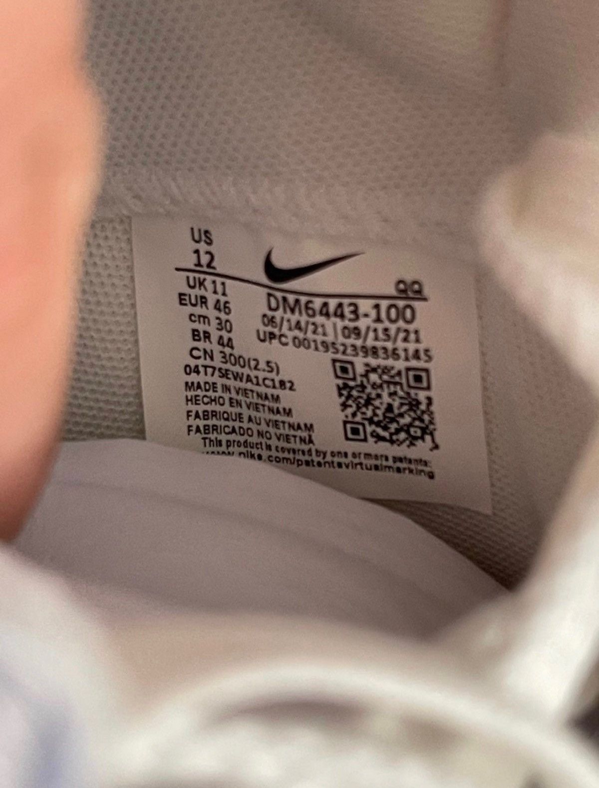 Nike × Sacai Sacai Nike Blazer Low White Patent Leather White Sail Sz 12 Size US 12 / EU 45 - 9 Thumbnail