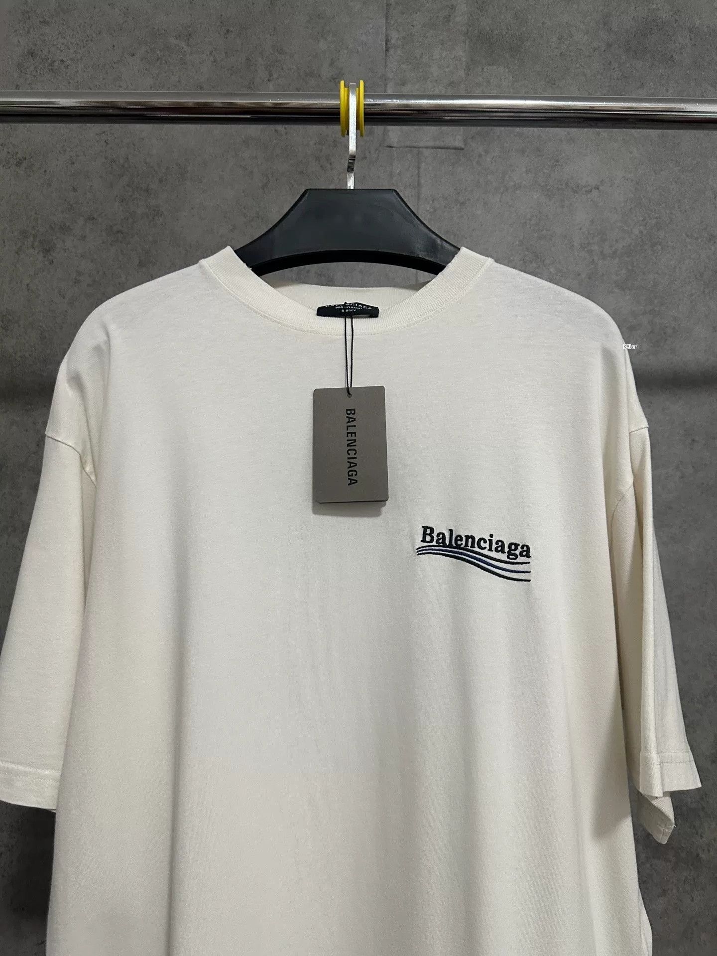 Balenciaga Balenciaga Coke Wave Embroidery Logo T-shirt Size US S / EU 44-46 / 1 - 2 Thumbnail