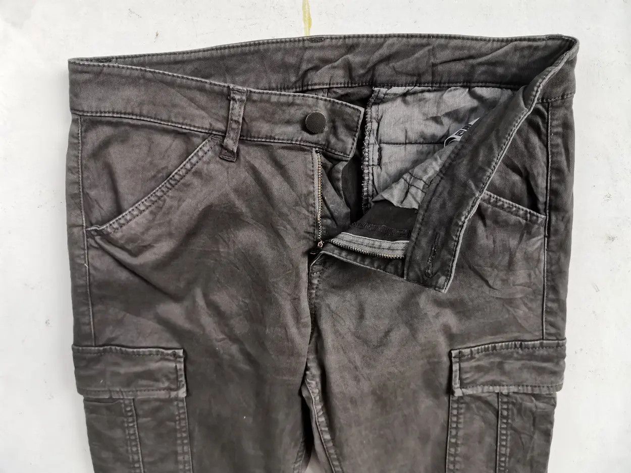 Japanese Brand × Uniqlo Rare!!! Uniqlo Tactical Cargo Multipocket Pants Size US 30 / EU 46 - 9 Thumbnail