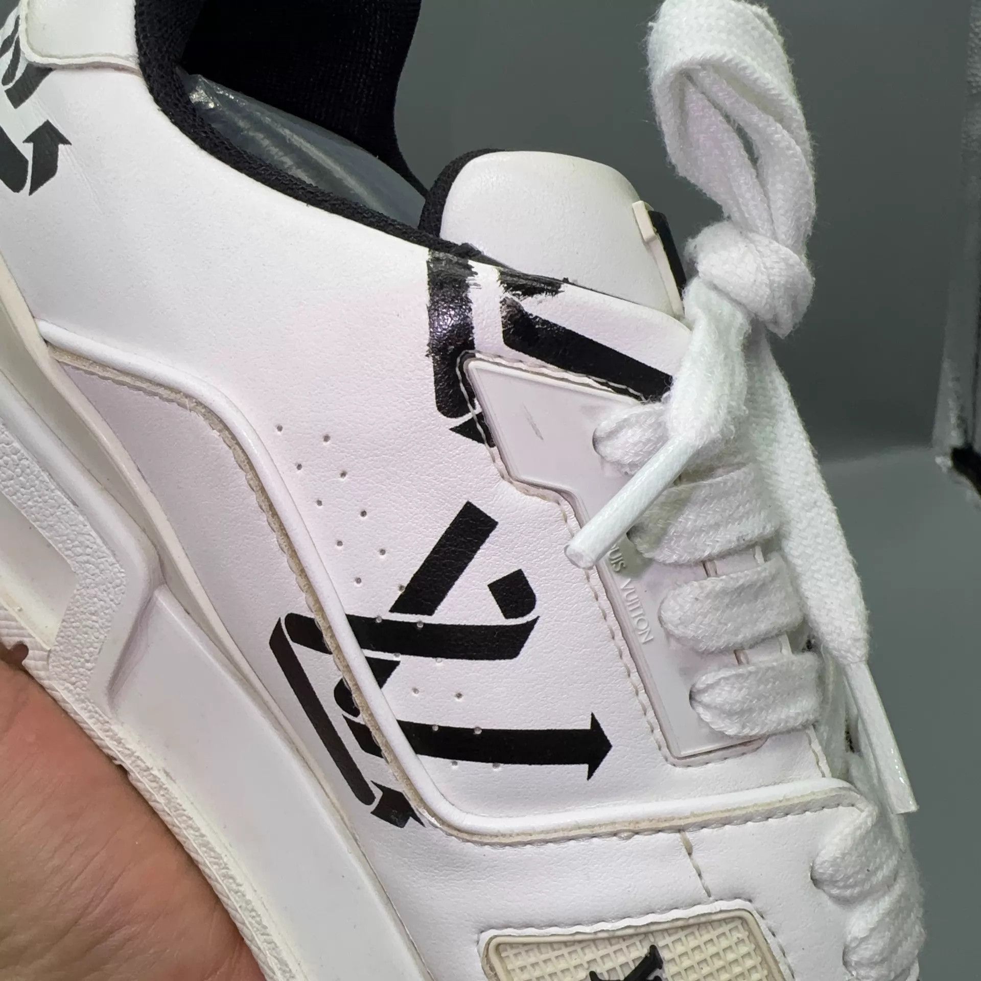 Louis Vuitton LOUIS VUITTON Trainer White Black 42 Size US 9 / EU 42 - 8 Thumbnail