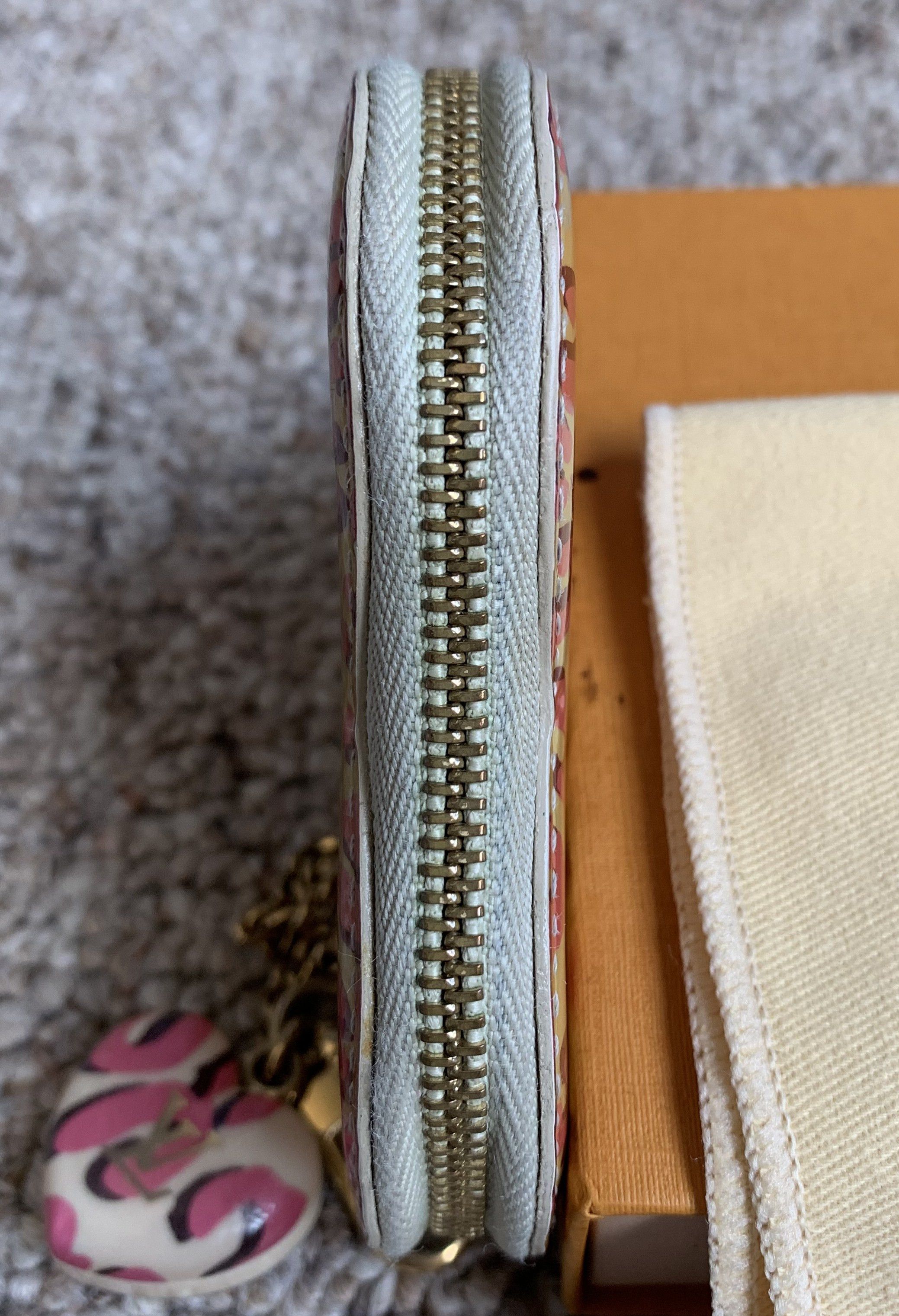 Louis Vuitton S/S 2008 Vuitton x Sprouse Leopard Monogram Heart Pouch Size ONE SIZE - 5 Thumbnail