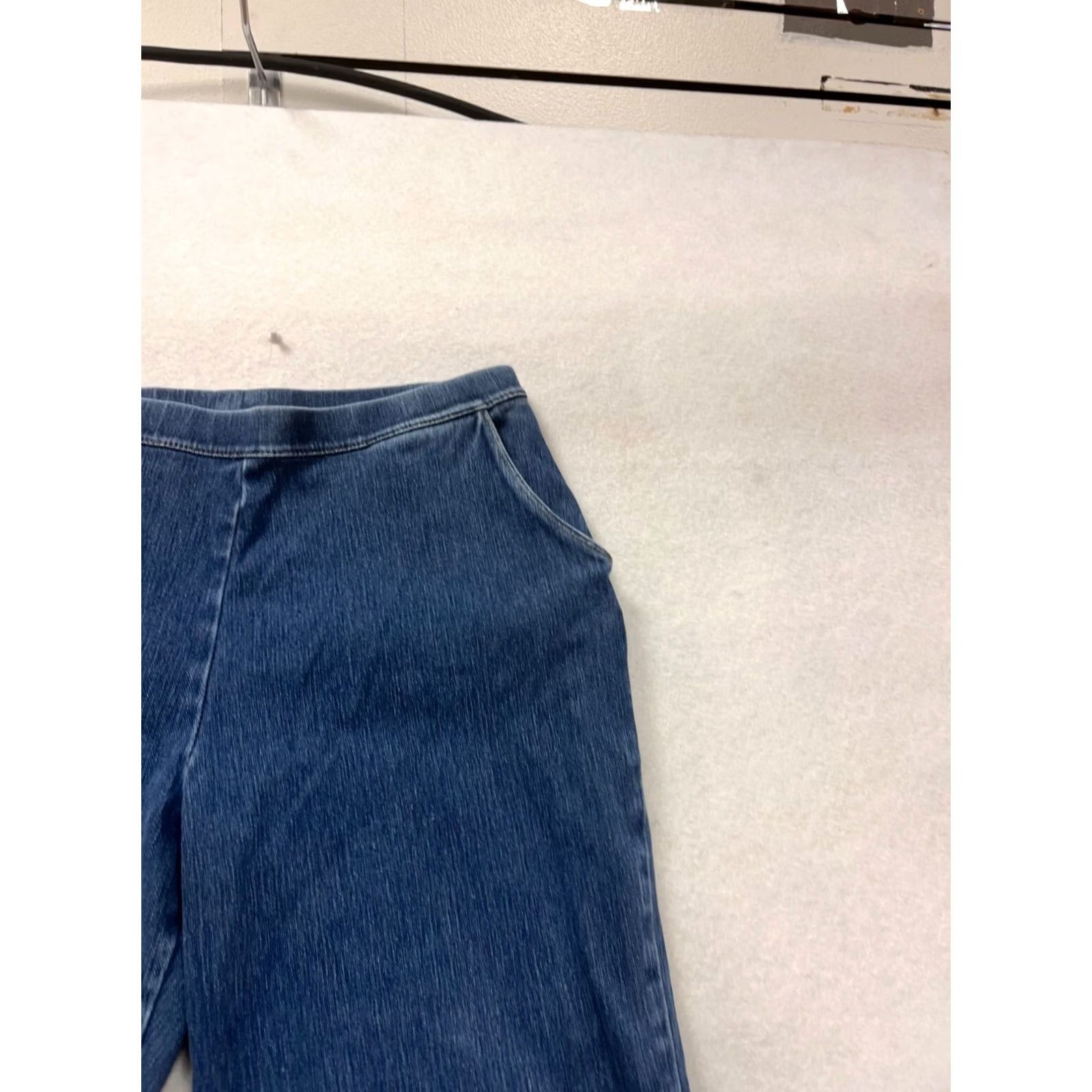 Vintage L.L.Bean Jeans Women Regular Medium Blue Denim Straight Pants M size 96% Cotton 4% Spandex Elastic Waistband Pre-Owned Like New Size 32" / US 10 / IT 46 - 7 Thumbnail