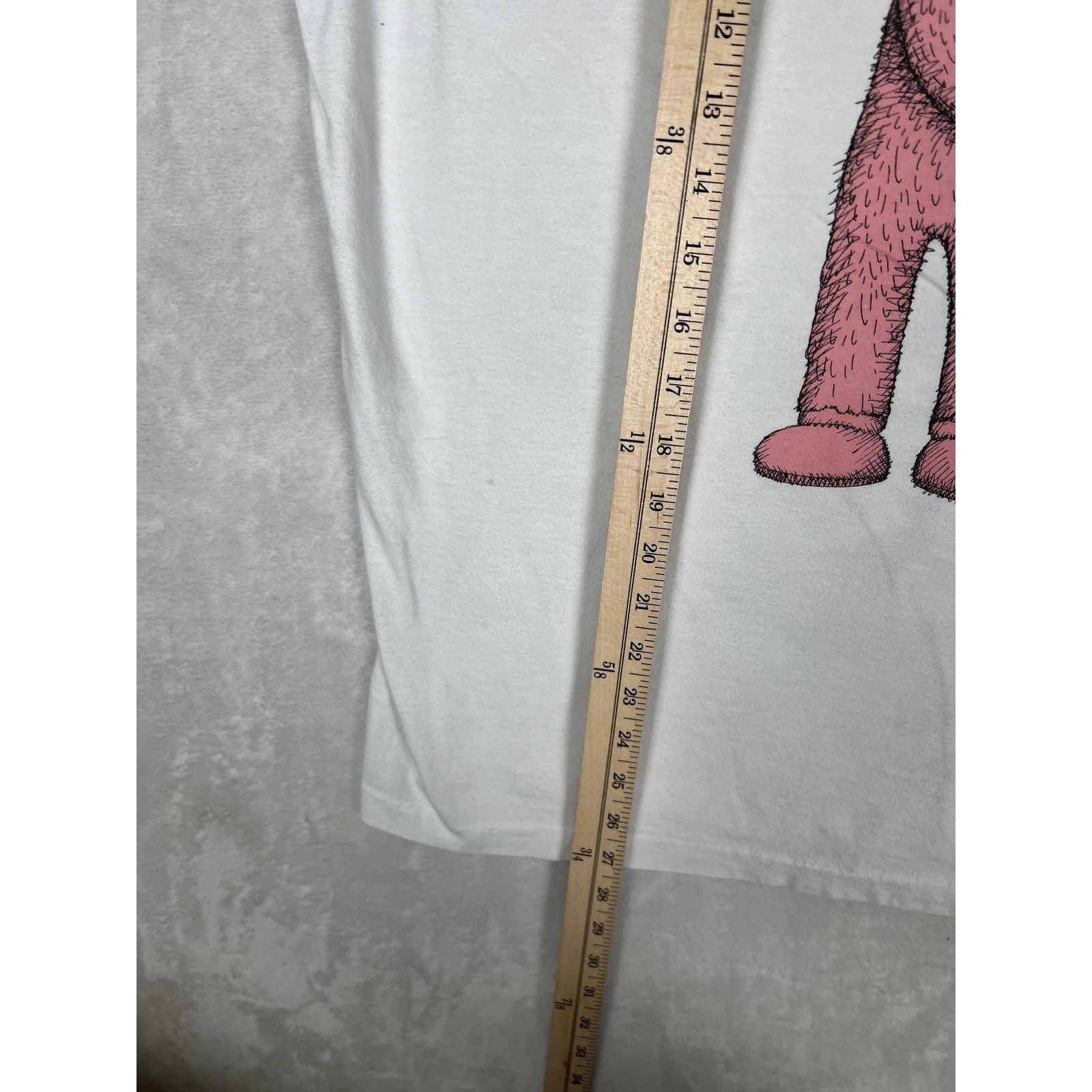 Uniqlo KAWS Uniqlo UT T-Shirt Mens Large White Pink BFF Companion S Size US L / EU 52-54 / 3 - 6 Thumbnail