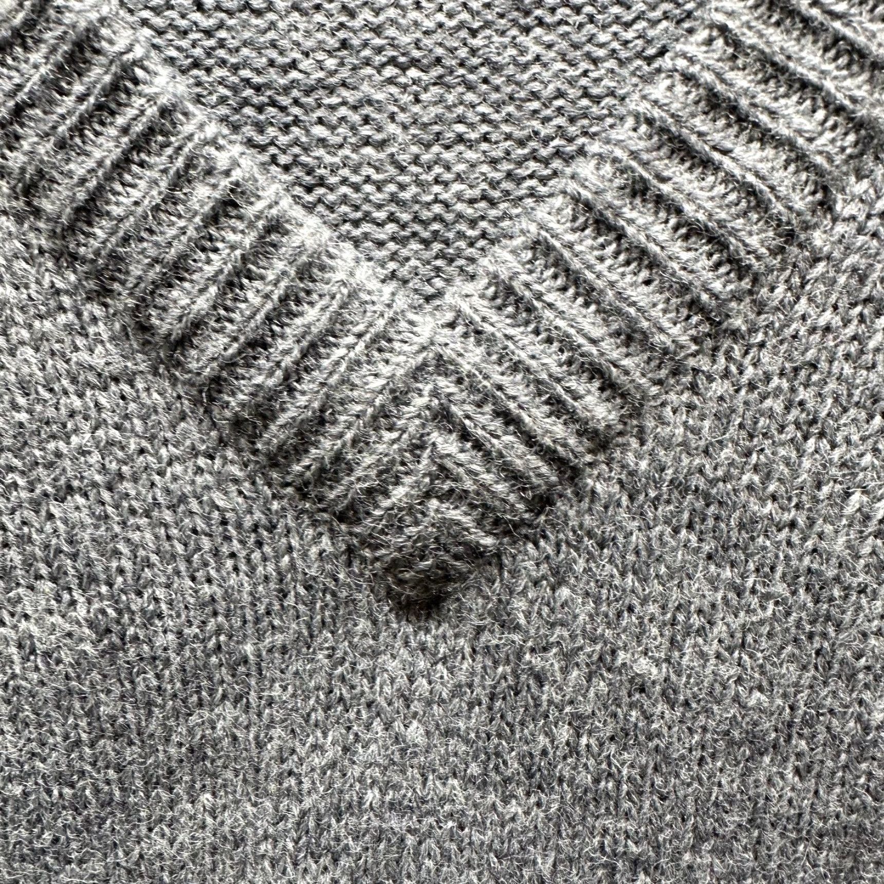 Arrow VINTAGE Arrow Sweater Vest Mens XL Gray Acrylic Knit 80s Preppy Retro/Vintage Men’s Vest XL Gray Arrow Sweater Vest Mens XL Size US XL / EU 56 / 4 - 3 Thumbnail