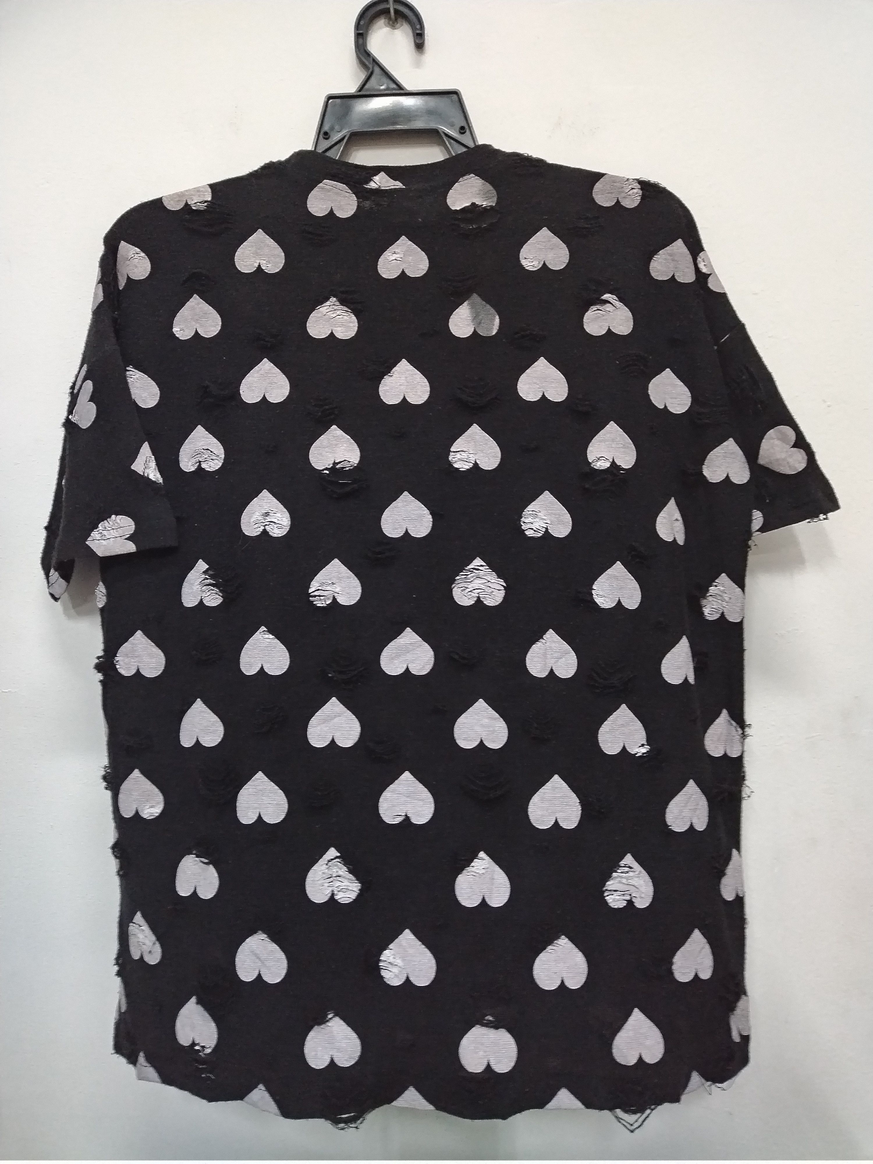 Seditionaries BAGGY DISTRESSED PERFORATED DESIGN SHORT SLEEVE LOVE T SHIRT Size M / US 6-8 / IT 42-44 - 2 Thumbnail