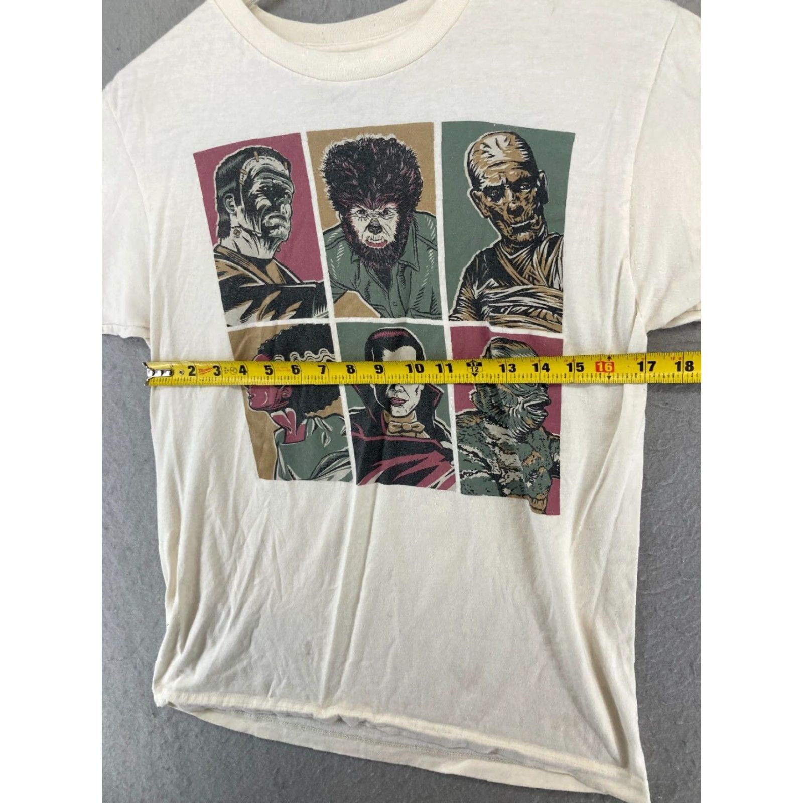 Vintage Universal Studios Monsters Dracula Graphic Print T-Shirt Mens Medium White Halloween Horror Size US M / EU 48-50 / 2 - 2 Thumbnail