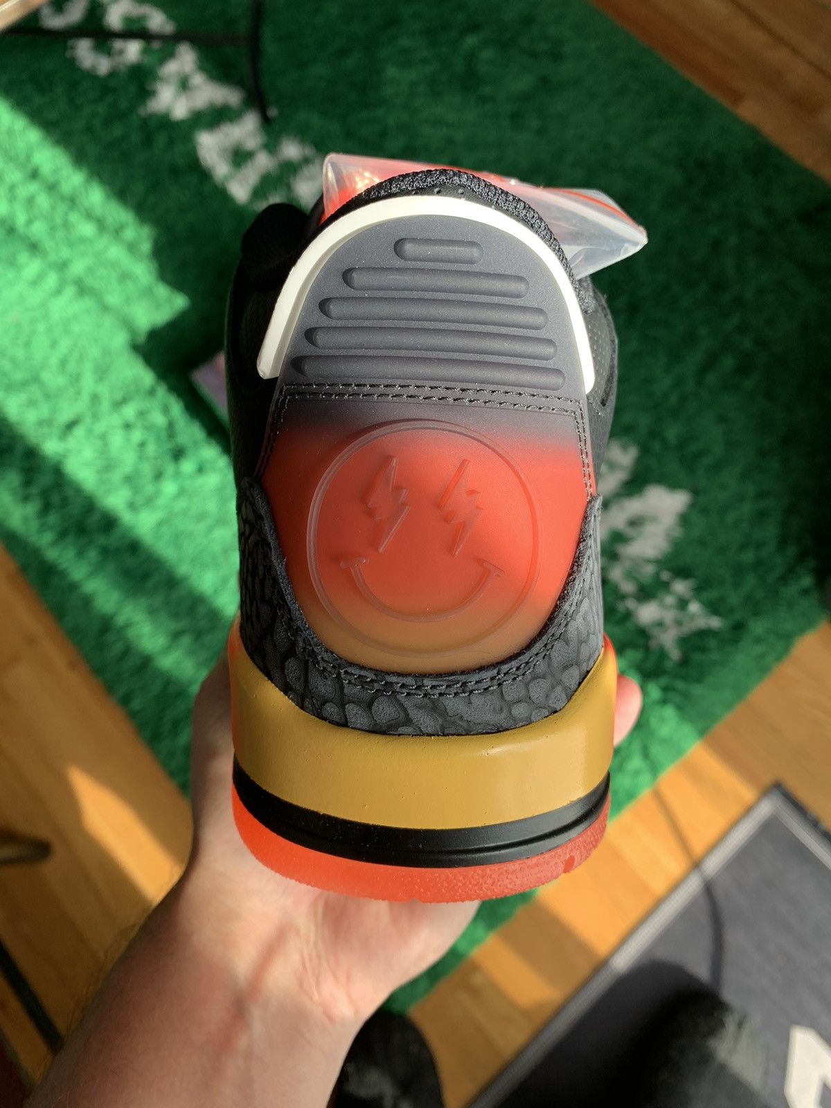 J Balvin × Jordan Brand Jordan 3 J Balvin Rio Size US 10.5 / EU 43-44 - 5 Thumbnail