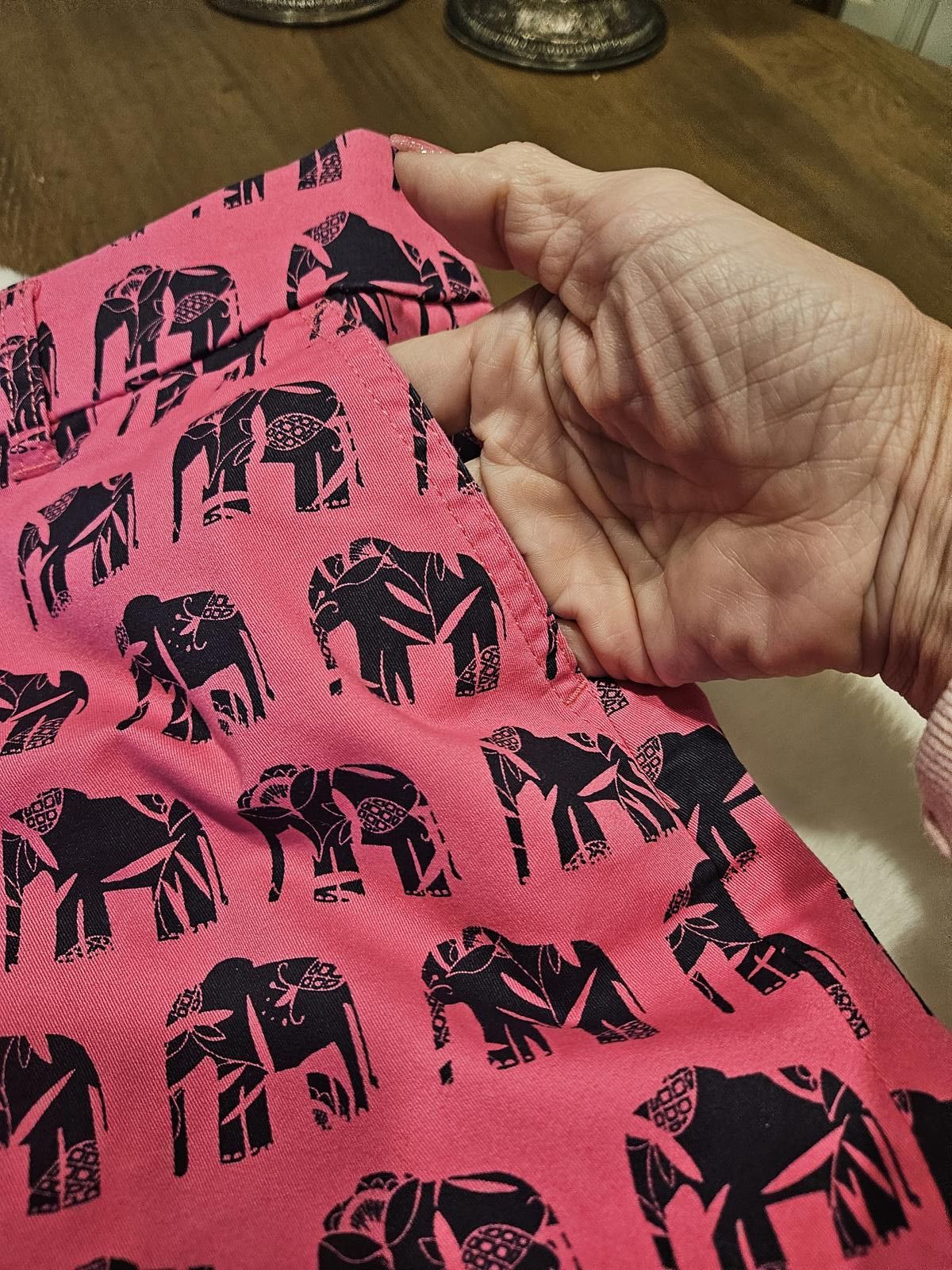 Designer Crown & Ivy Size 6 Vibrant Pink Elephant Print Shorts Size 28" / US 6 / IT 42 - 3 Thumbnail