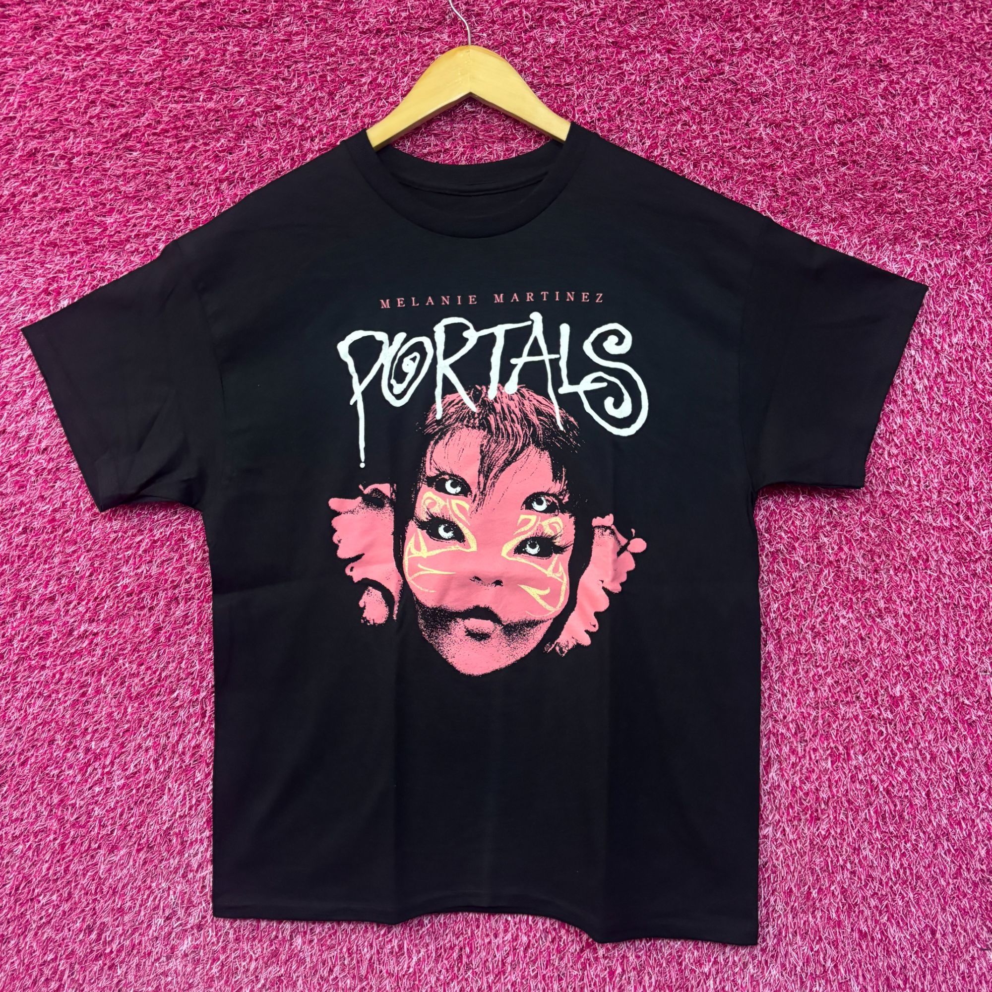 Band Tees Melanie Martinez Portals Cry Baby Electropop Artist Tee larg Size US L / EU 52-54 / 3 - 1 Thumbnail