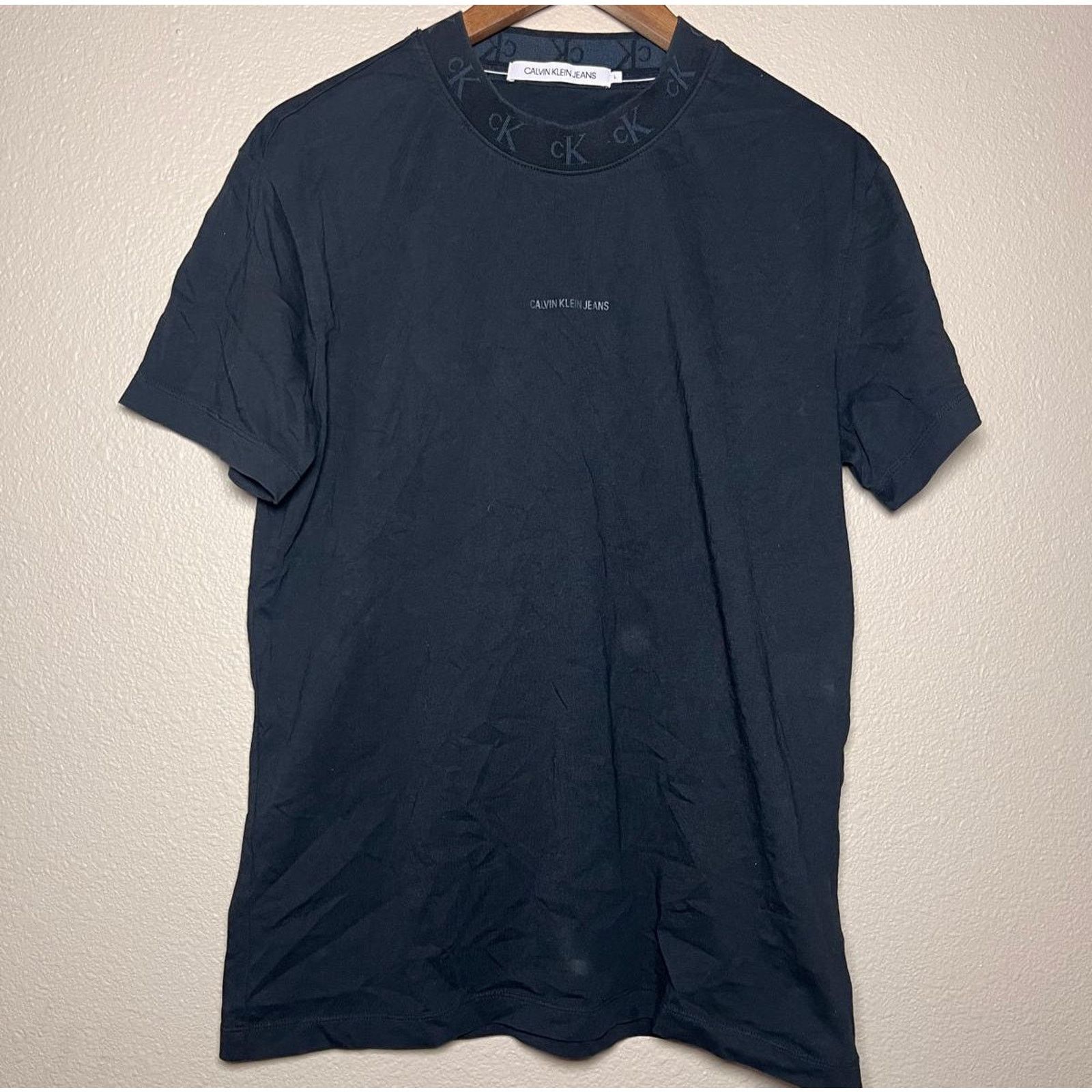 Calvin Klein 🖤 Calvin Klein Jeans 👕 Minimal Logo Crewneck Tee – L Size US L / EU 52-54 / 3 - 1 Thumbnail
