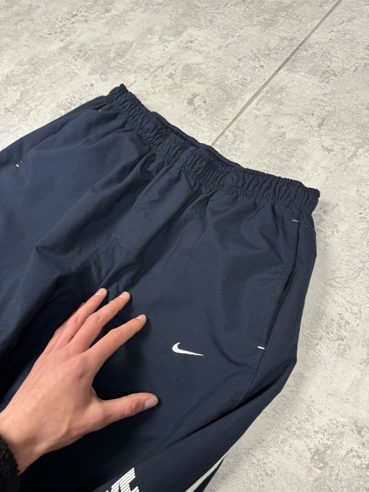 Nike Nike Vintage Navy Y2K Track Pants Joggers Swoosh Logo SizeXL Size US 36 / EU 52 - 7 Thumbnail