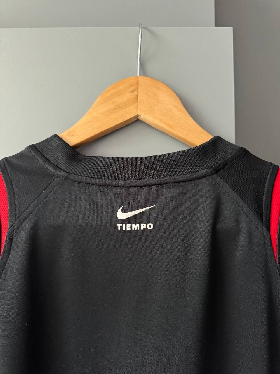 Nike Vintage Nike Tank Top Sleeveless Centre Swoosh Baggy 90s Size US L / EU 52-54 / 3 - 7 Thumbnail