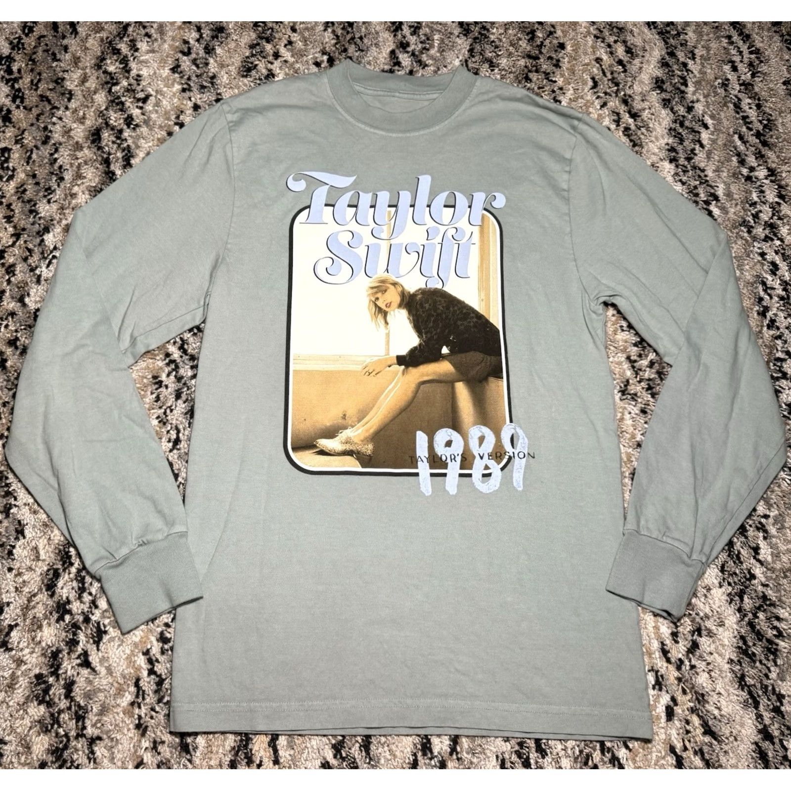 Vintage VINTAGE 1989 Taylor Swift Taylor's Version Long Sleeve Shirt Adult Small Official Merch Unisex Adults S Green Music Mens Womens Boys Girls Size US S / EU 44-46 / 1 - 2 Thumbnail