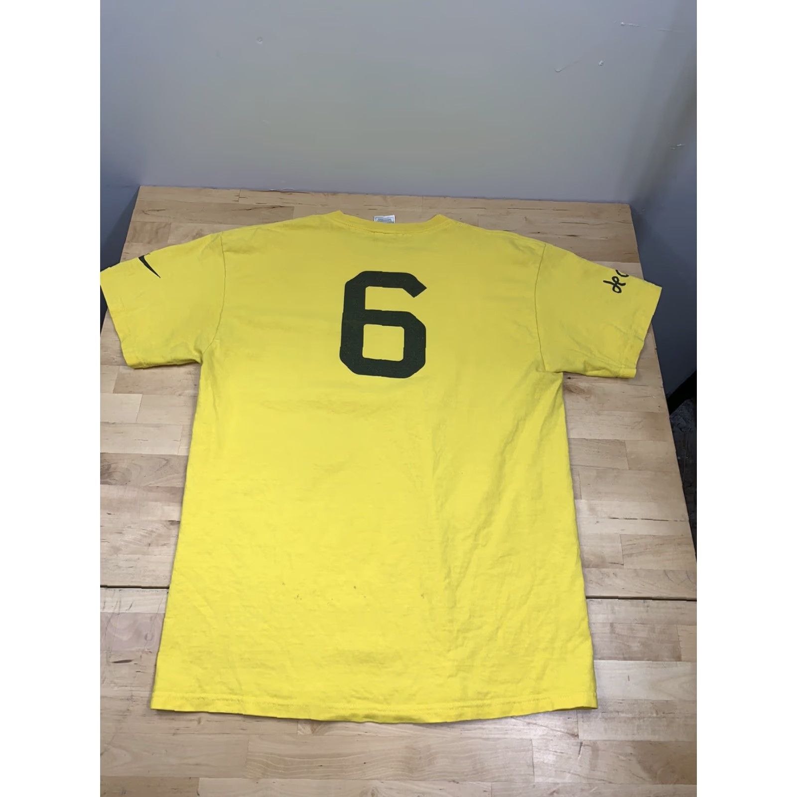 Nike Nike T Shirt Men Yellow Short Sleeve 90s Logo Sports Reg Size M Size US M / EU 48-50 / 2 - 3 Thumbnail