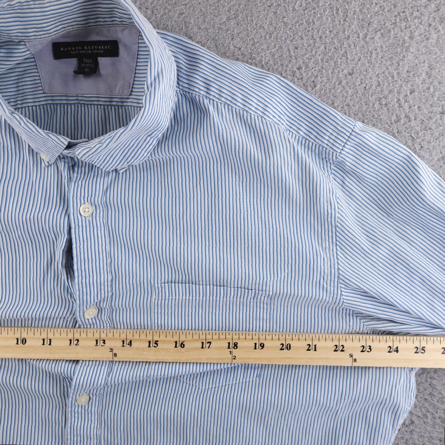 Banana Republic Banana Republic Shirt Mens XL Long Sleeve Button Blue White Striped 17-17.5 Button-Up Collared Mens XL Blue Striped Vintage: No Size US XL / EU 56 / 4 - 5 Thumbnail