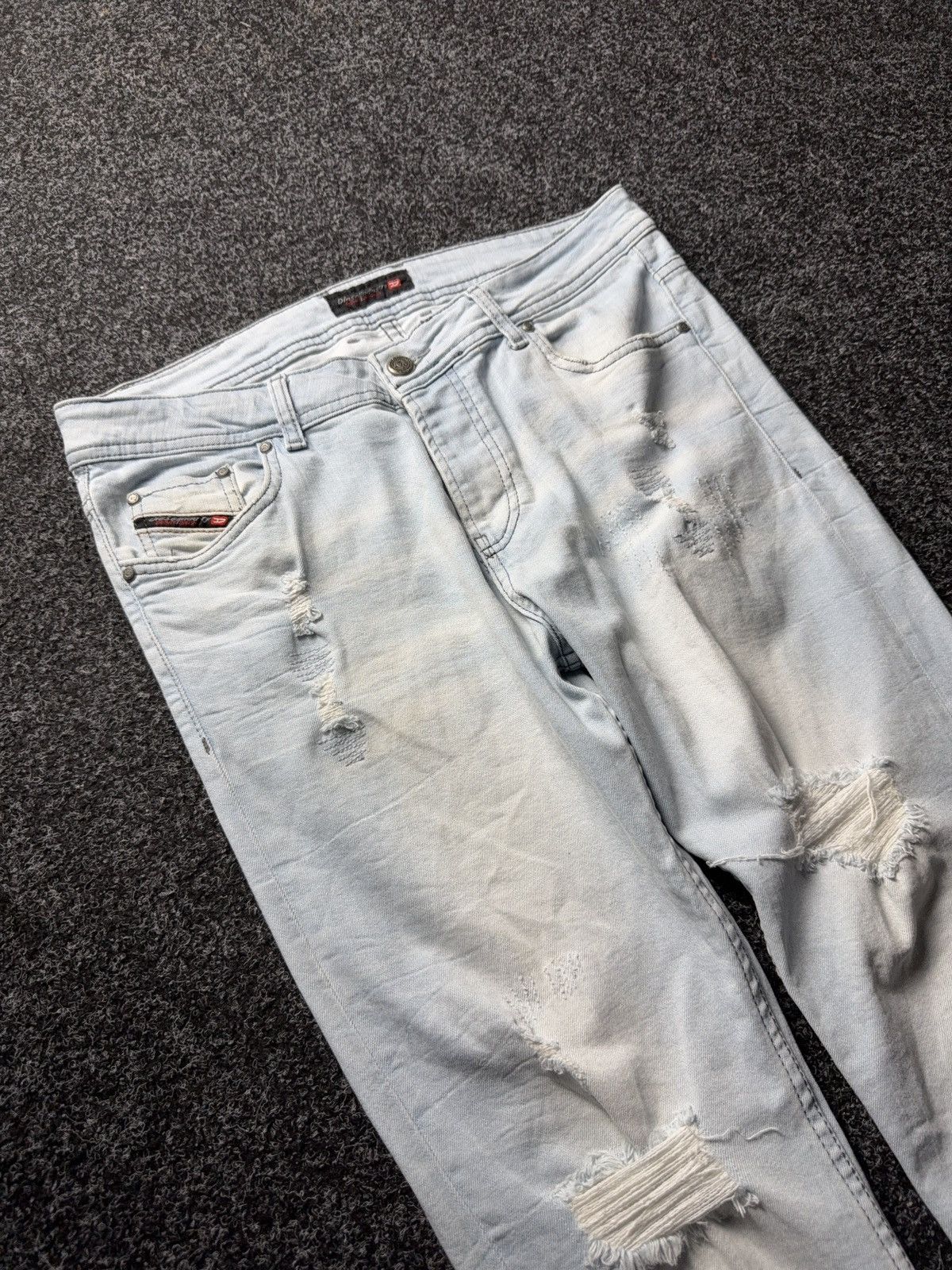 Diesel 00s Diesel Industry Light Wash Distressed Jeans Y2K Italy Size US 34 / EU 50 - 7 Thumbnail