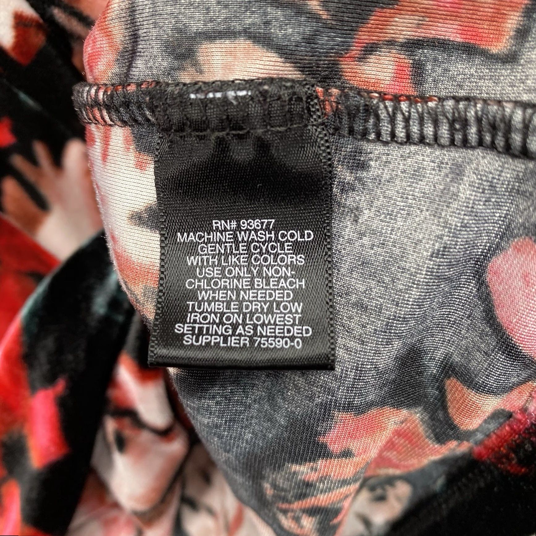 Liz Claiborne VINTAGE? (No) Liz Claiborne Top Womens 3X Black Red Floral Crushed Velvet Slouch Neck 3/4 Slv Size XXL / US 16-18 / IT 52-54 - 7 Thumbnail