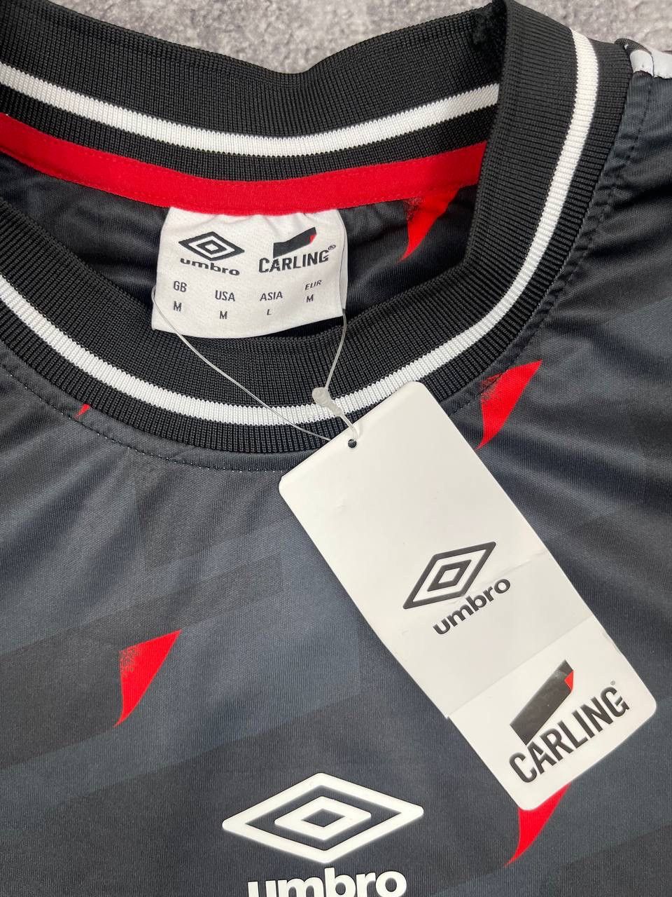 Umbro Umbro NWT Men Polyester Football Jersey Black Red Size M Size US M / EU 48-50 / 2 - 4 Thumbnail