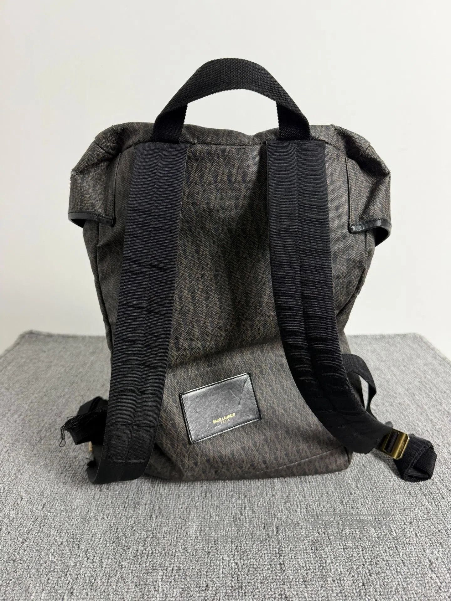 Saint Laurent Paris Saint Laurent Printed Drawstring Backpack. Size ONE SIZE - 2 Thumbnail