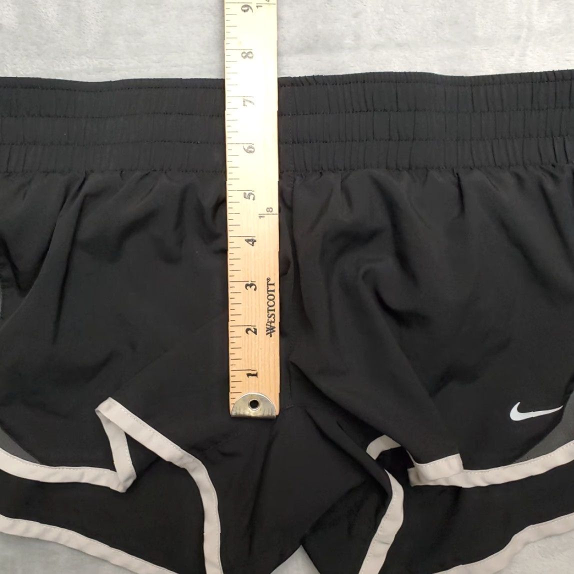 Nike Nike Shorts Women M Black Dri Fit Running Lined Performance Athletic Swoosh Size 32" / US 10 / IT 46 - 7 Thumbnail