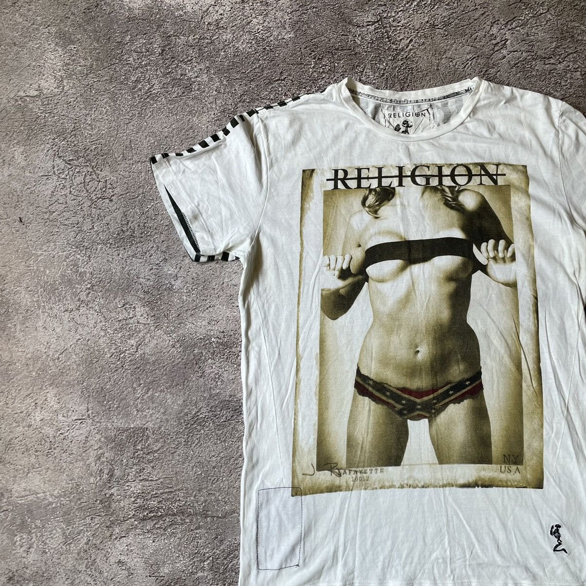 Vintage Vintage Religion Y2K Sun Faded Graphic Tee Skate Archive L Size US L / EU 52-54 / 3 - 5 Thumbnail