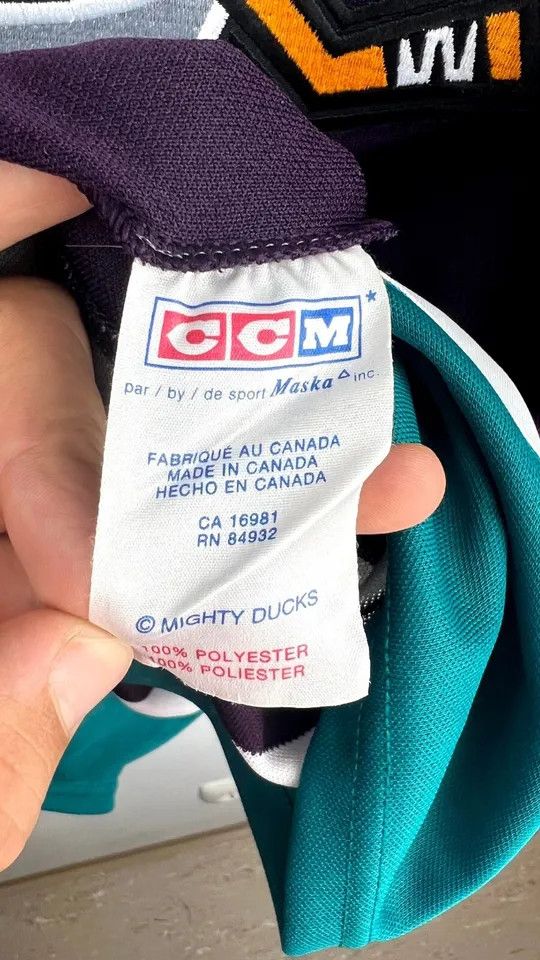 NHL Vintage CCM NHL Anaheim Mighty Ducks Hockey Jersey Size US XL / EU 56 / 4 - 2 Thumbnail
